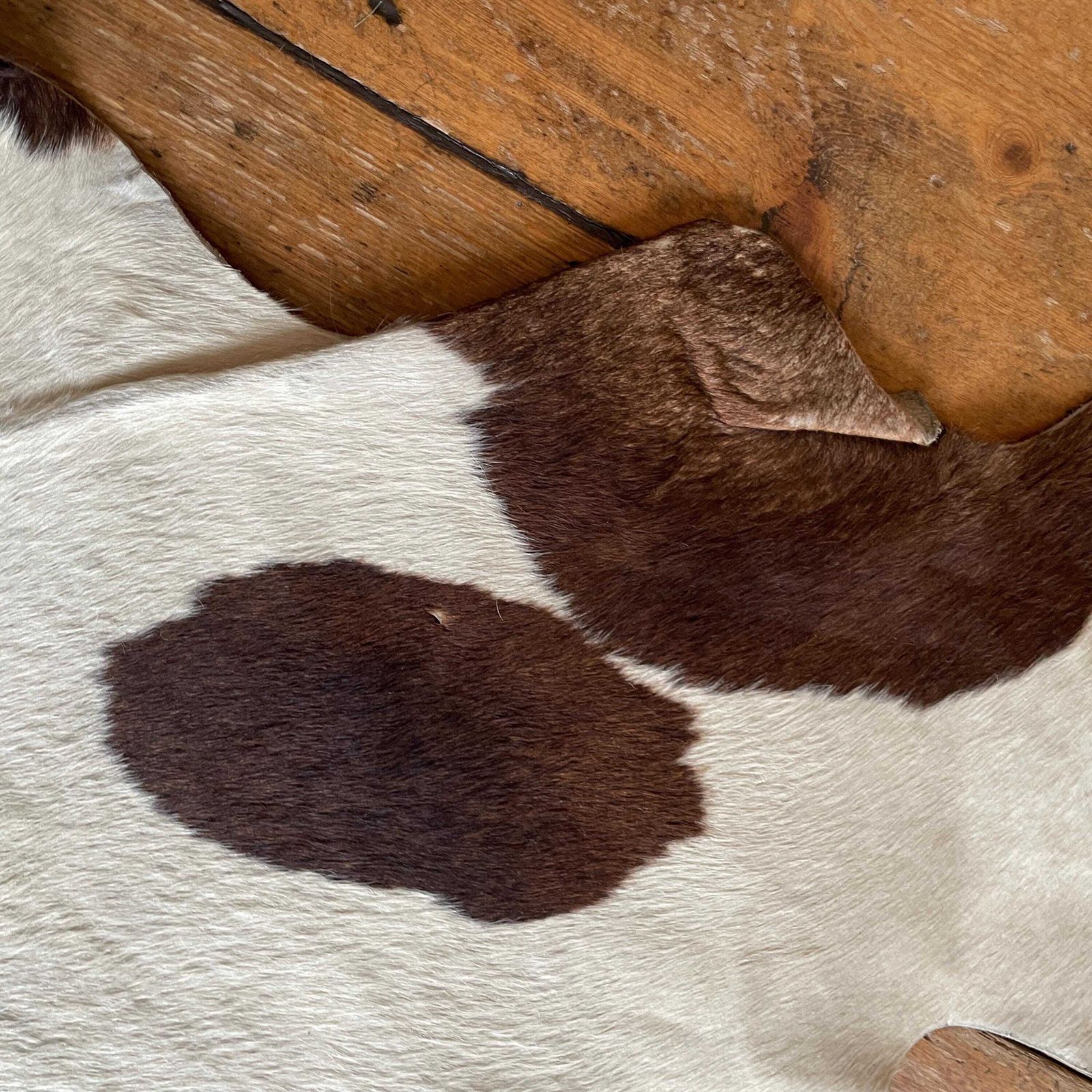 Textiles Natural Brown White Cowhide Rug Genuine Leather Unusual Shape Farmhouse Rustic Boho Western Style Floor Mat Large Hide Home Accent photo