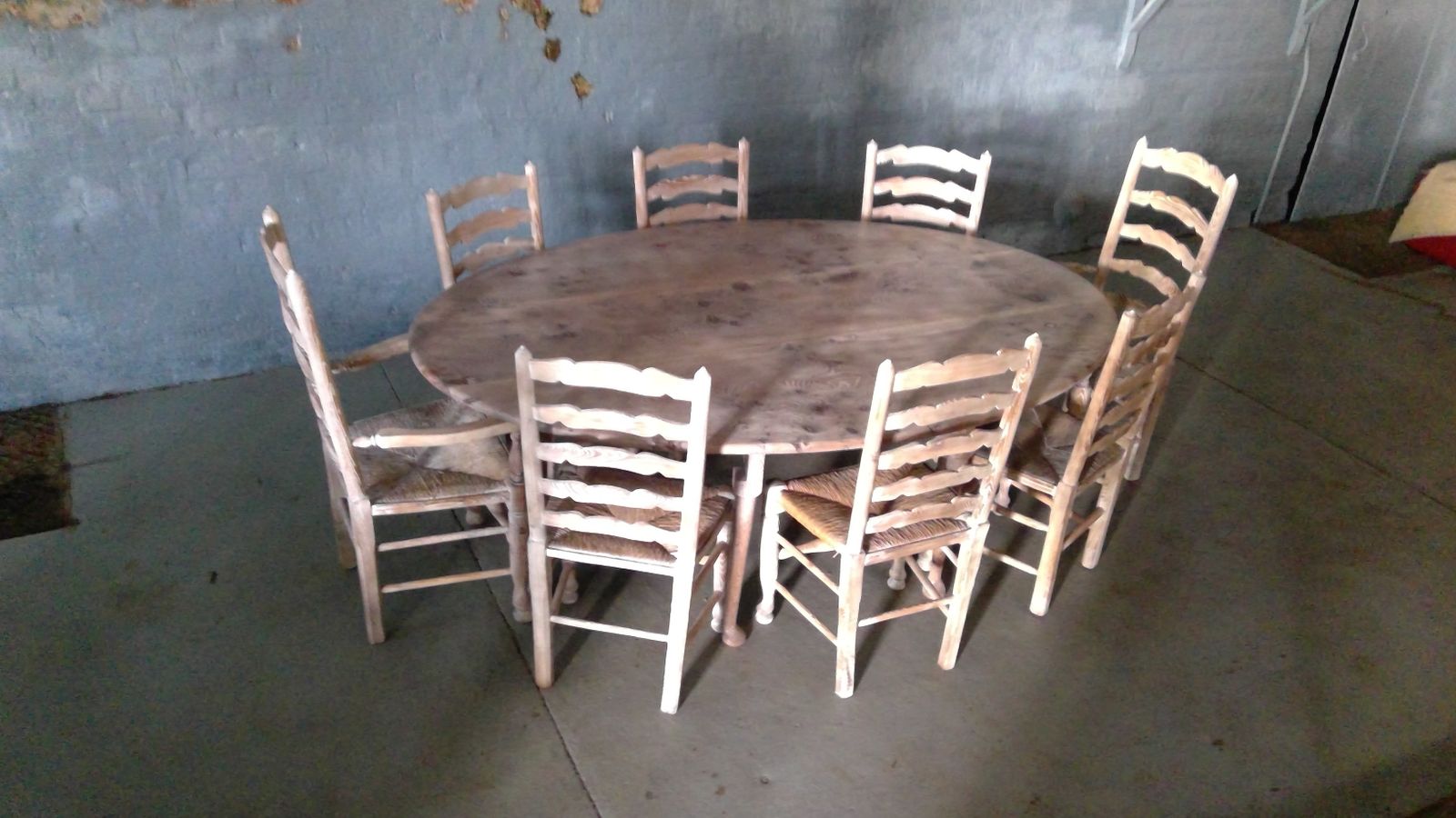 Limed Elm Opened Grained Queen Anne Cabriole Leg Dining Table With Eight Chairs
