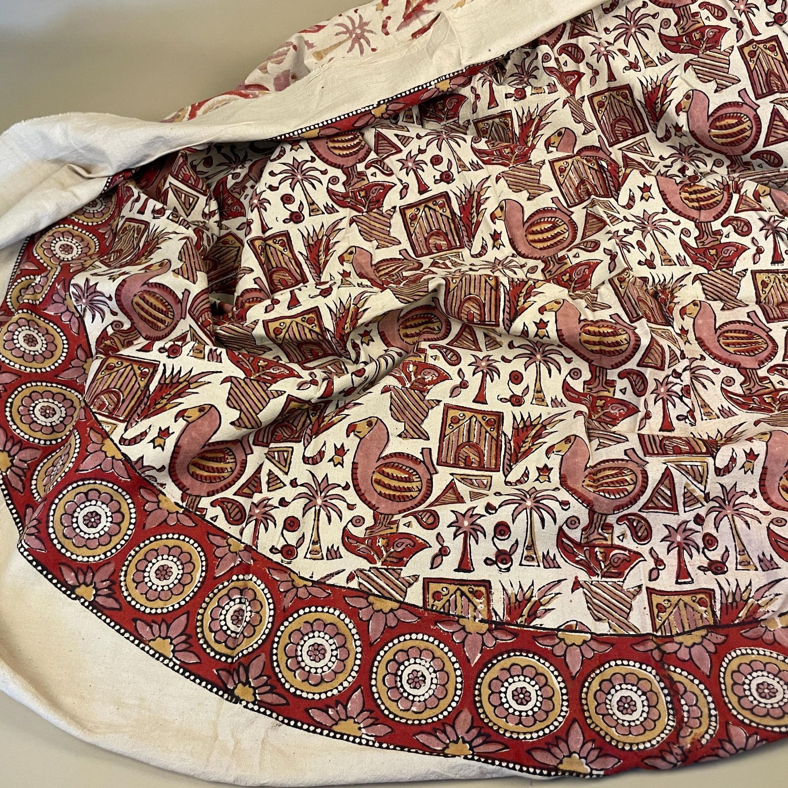 Hand Printed Indian Fabric 167x163cm Dodo Bird Pattern Block Pink Red Tapestry Cotton Handmade Craft Round Making Traditional Cloth India photo furniture