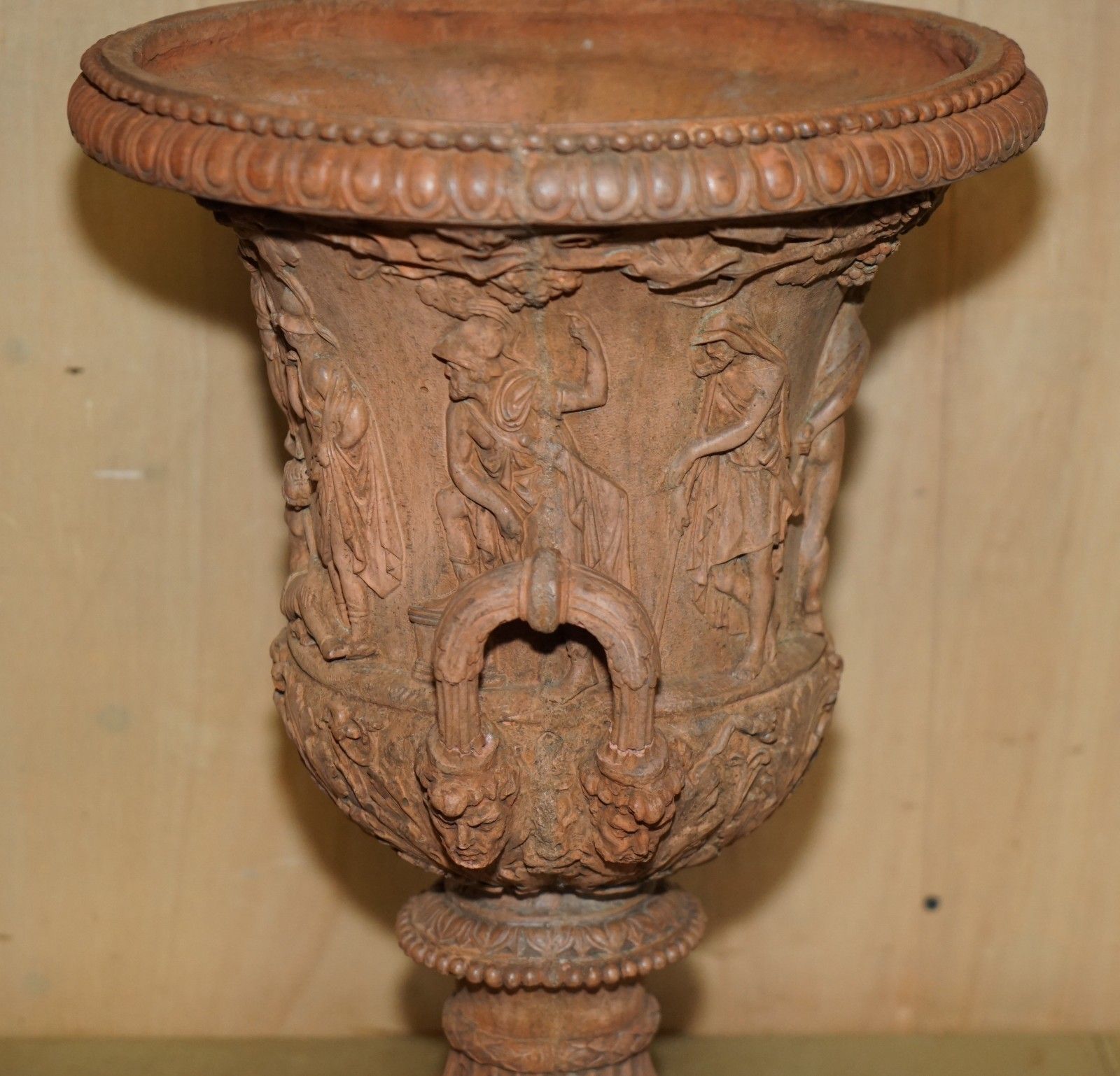 photo vintage Antique Pair Of 1880 Medicis Frescoes Of Greek Mythology Terracotta Plant Vases