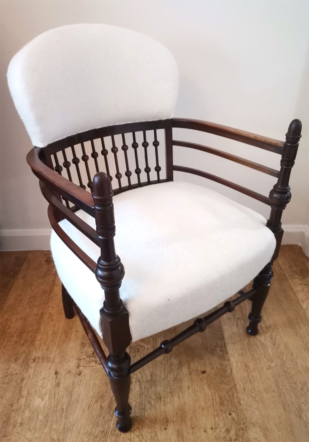 photo vinterior Arts & Crafts Mahogany Ball And Stick Tub Chair