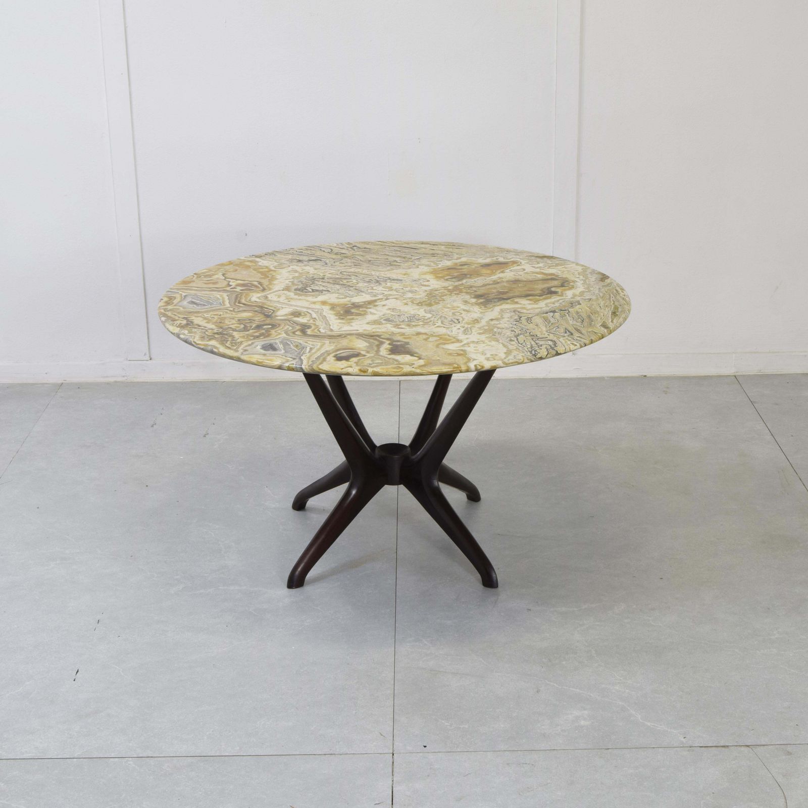 Enrico Ciuti Coffee Table For Cassina 1950s. photo Furniture