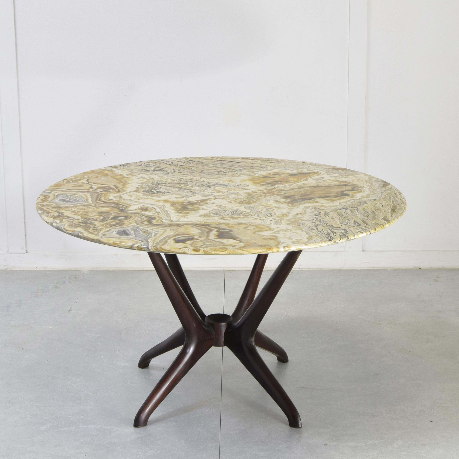 Enrico Ciuti Coffee Table For Cassina 1950s. photo vinterior