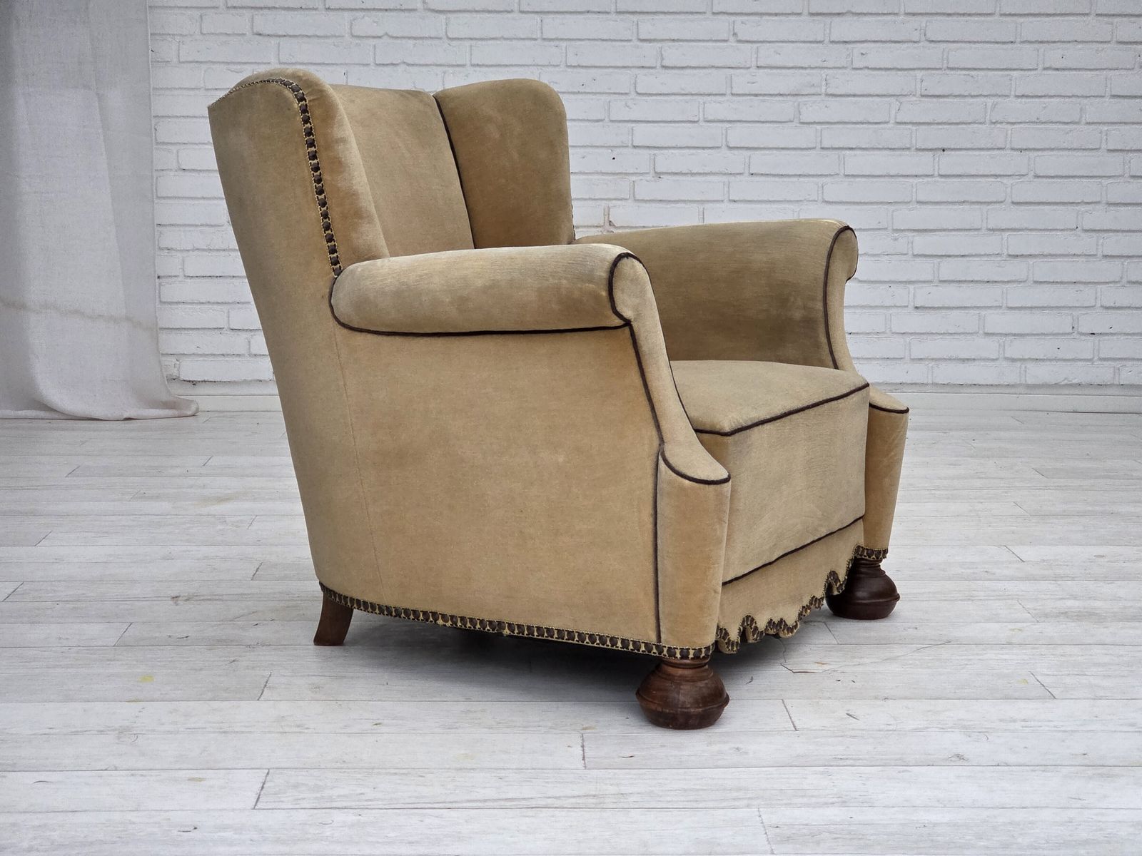 photo vintage 1950s, Danish Relax Chair, Furniture Velour With Patina, Oak Wood Legs.