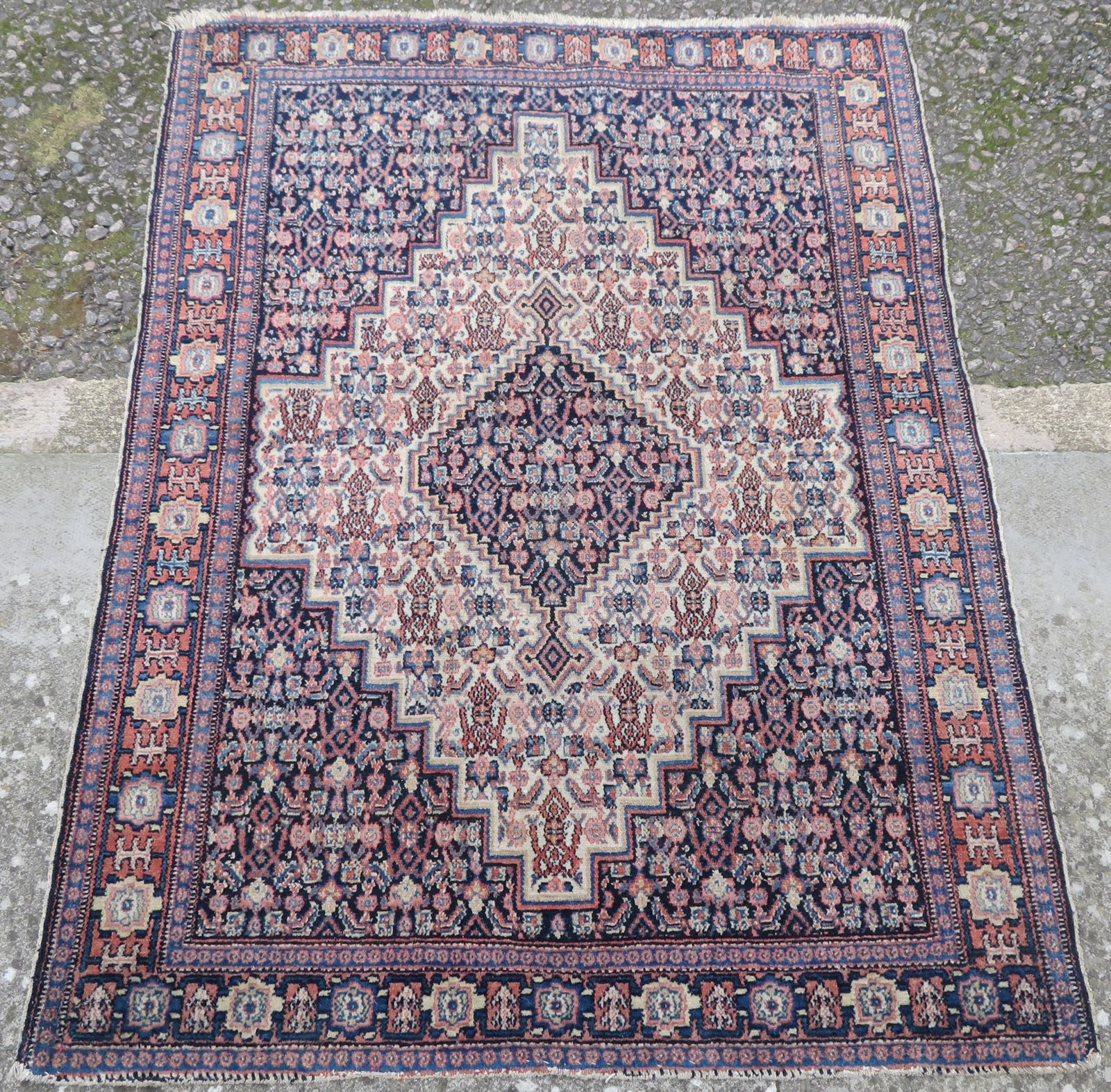 Kurdish Senneh Rug. 135cm X 102cm. photo furniture