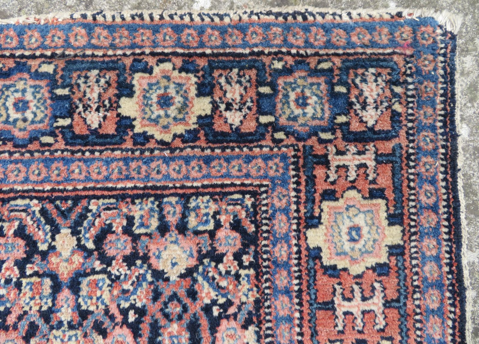 409.0 Kurdish Senneh Rug. 135cm X 102cm. photo