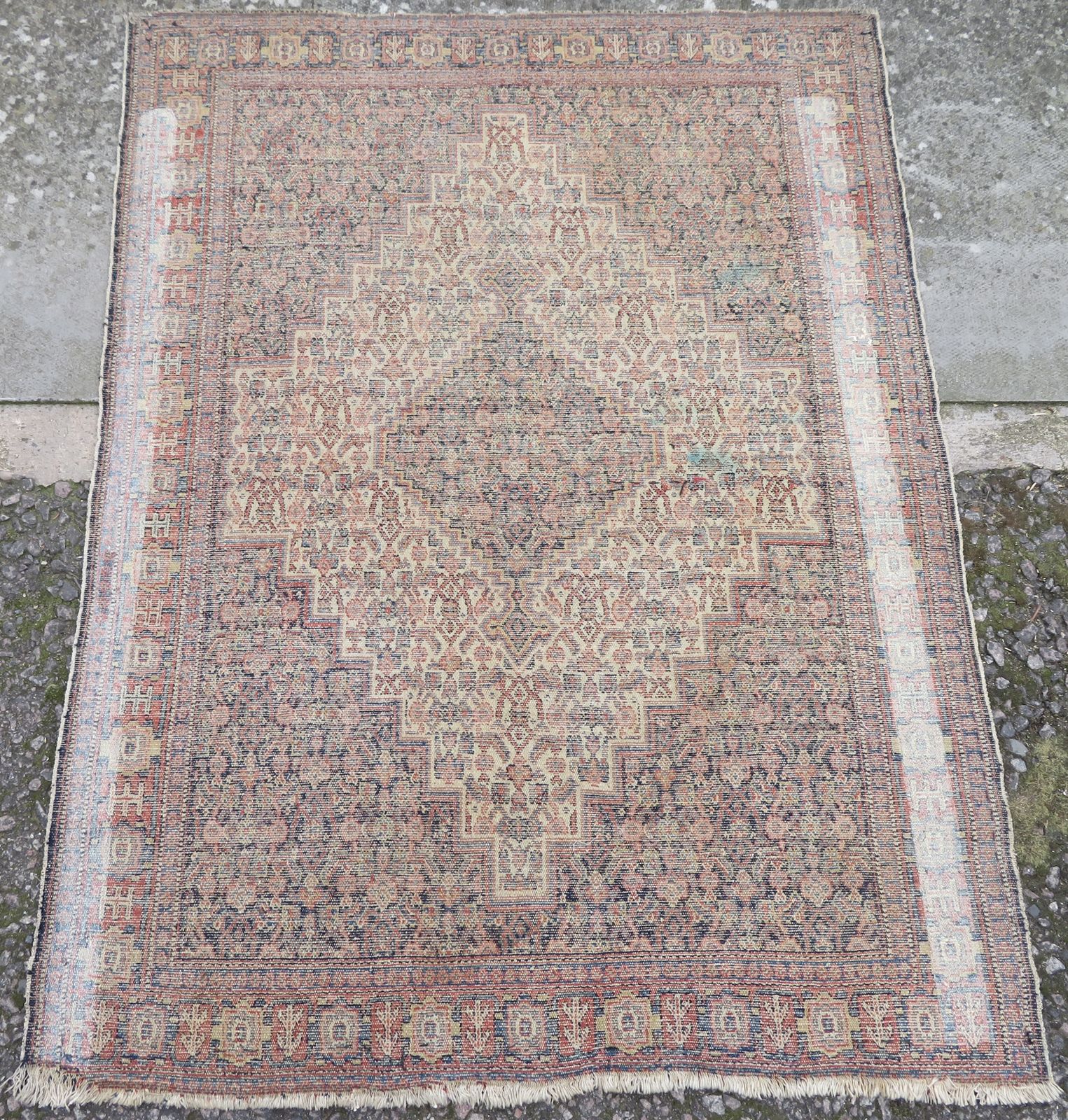 photo vinterior Kurdish Senneh Rug. 135cm X 102cm.