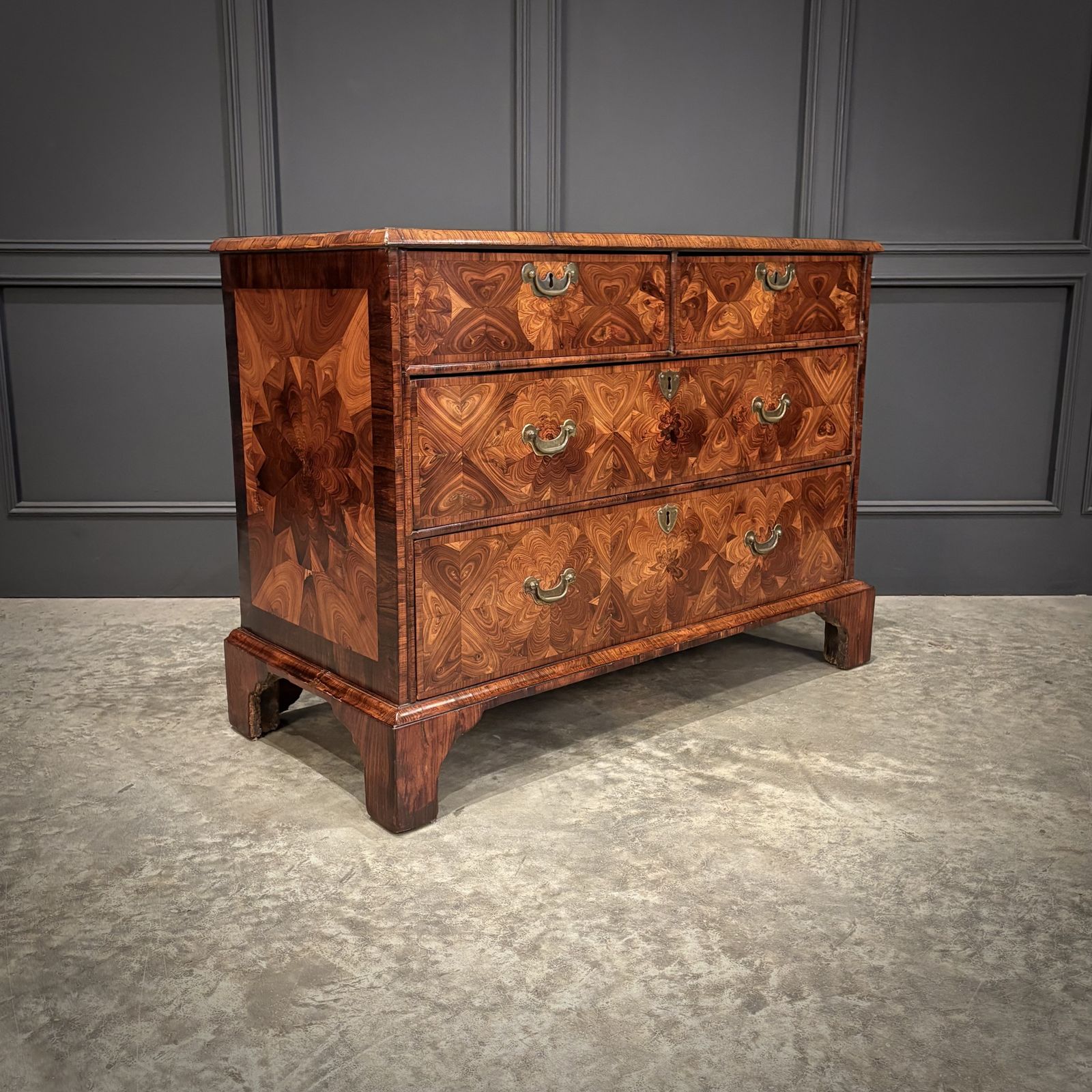 Early 18th Century Kingwood Oyster Chest Of Drawers photo furniture
