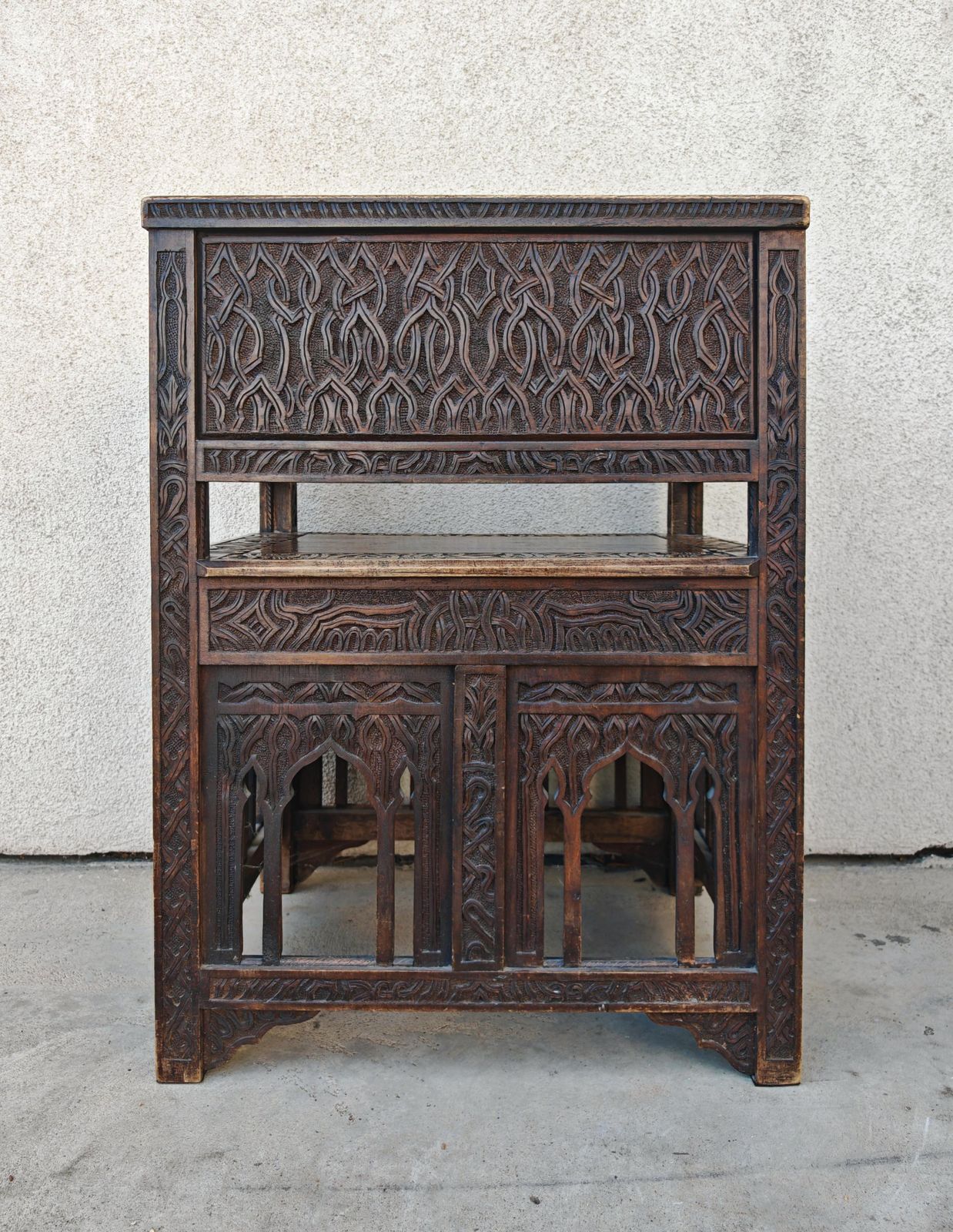 photo furniture Antique Hand Carved Moorish Armchair In Solid Oak, Spain 19th Century