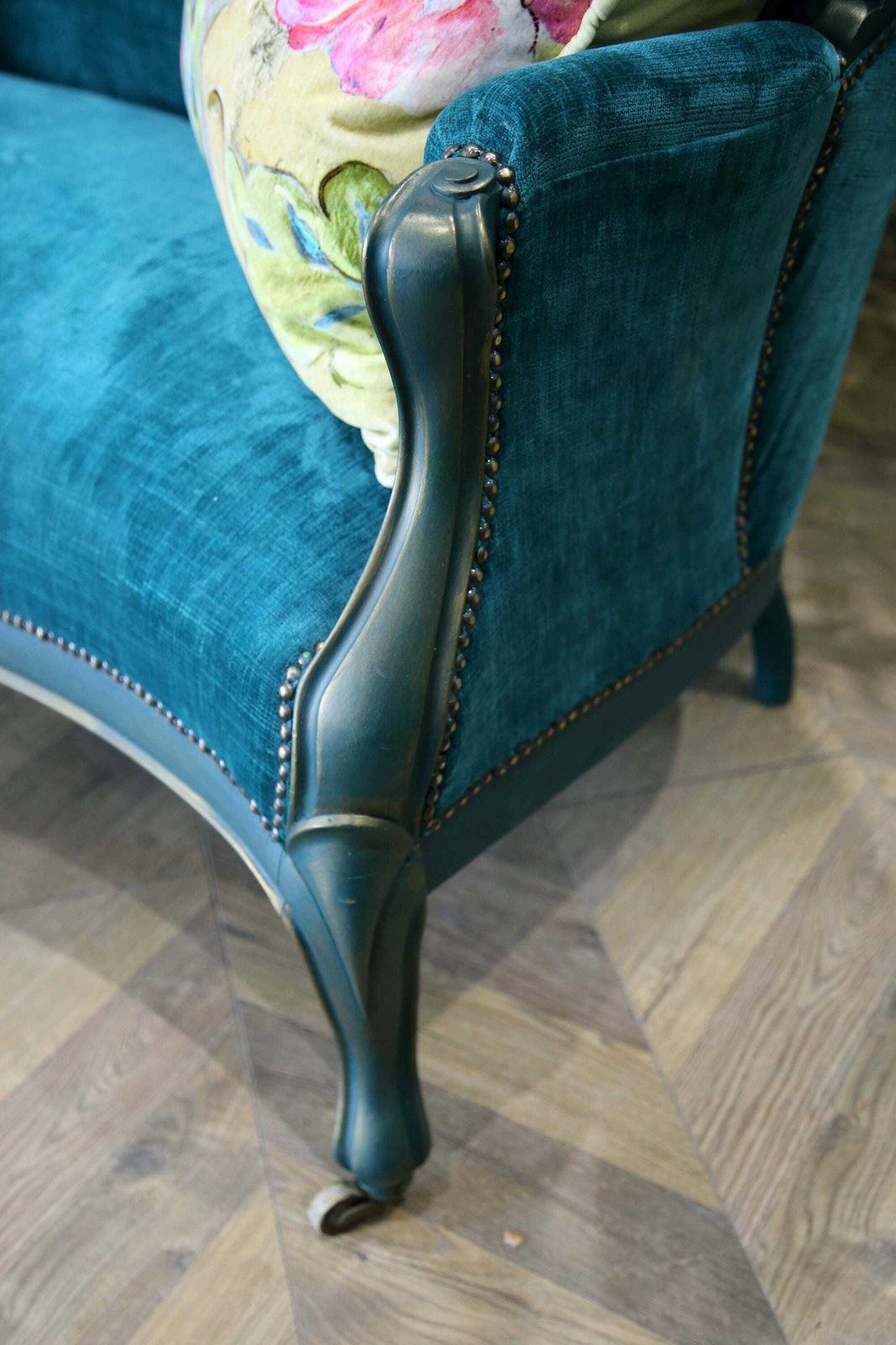 Teal Velvet Salon Sofa: Elegant Statement Piece photo vinterior