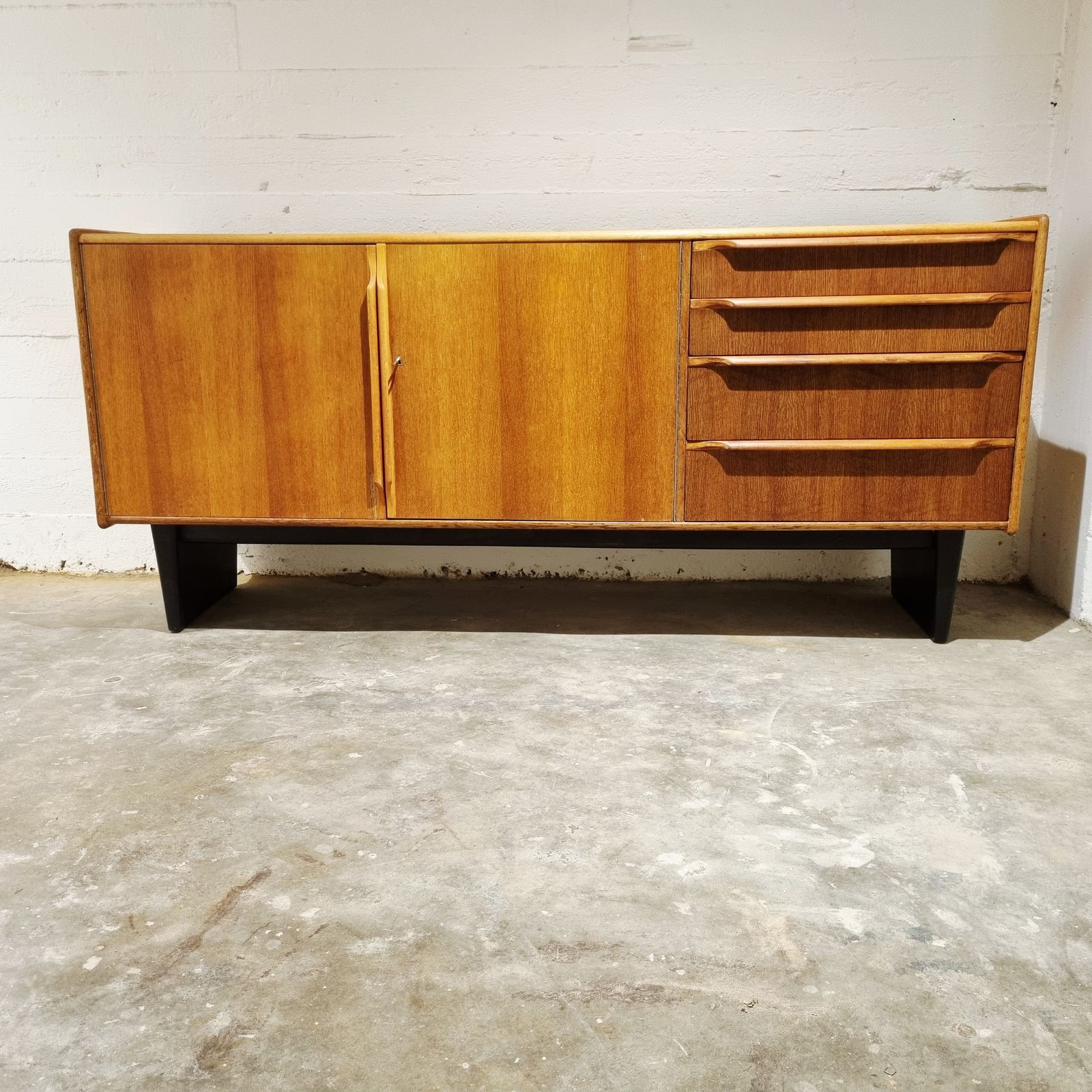 photo furniture Cees Braakman Sideboard From The ‘Oak’ Series De02, Ums Pastoe 1950s, The Netherlands