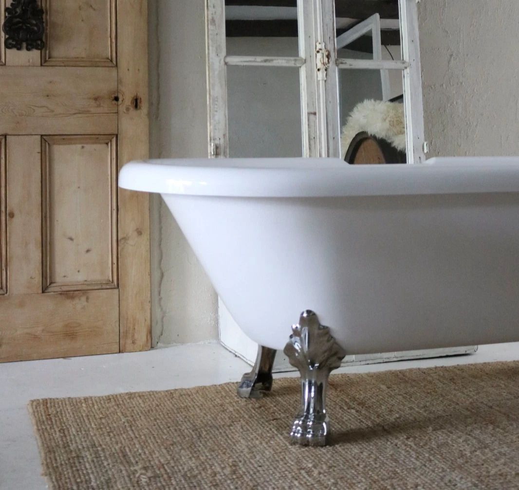 Stylish Acrylic Modern Roll Top Bath With Silver Ball And Claw Feet photo Home Fixtures