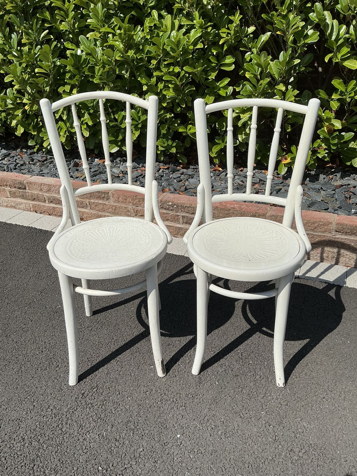 Two Vintage Painted White Bentwood Bistro Chairs Mundus & Kohn In The Style Of Thonet