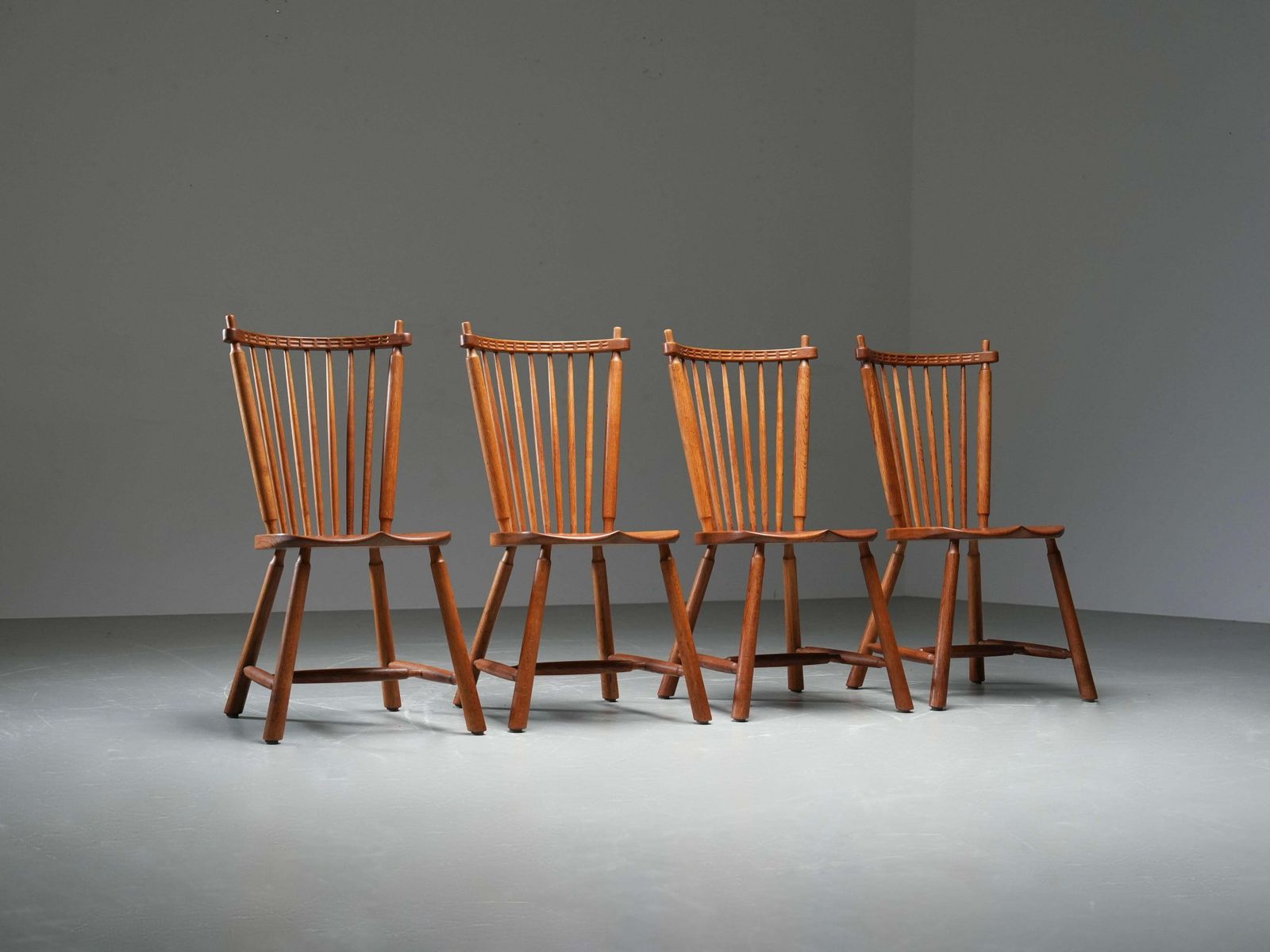 Set Van 4 Spijlenrugstoelen In Eiken Van 'De Ster' Gelderland, Jaren 1960 photo furniture