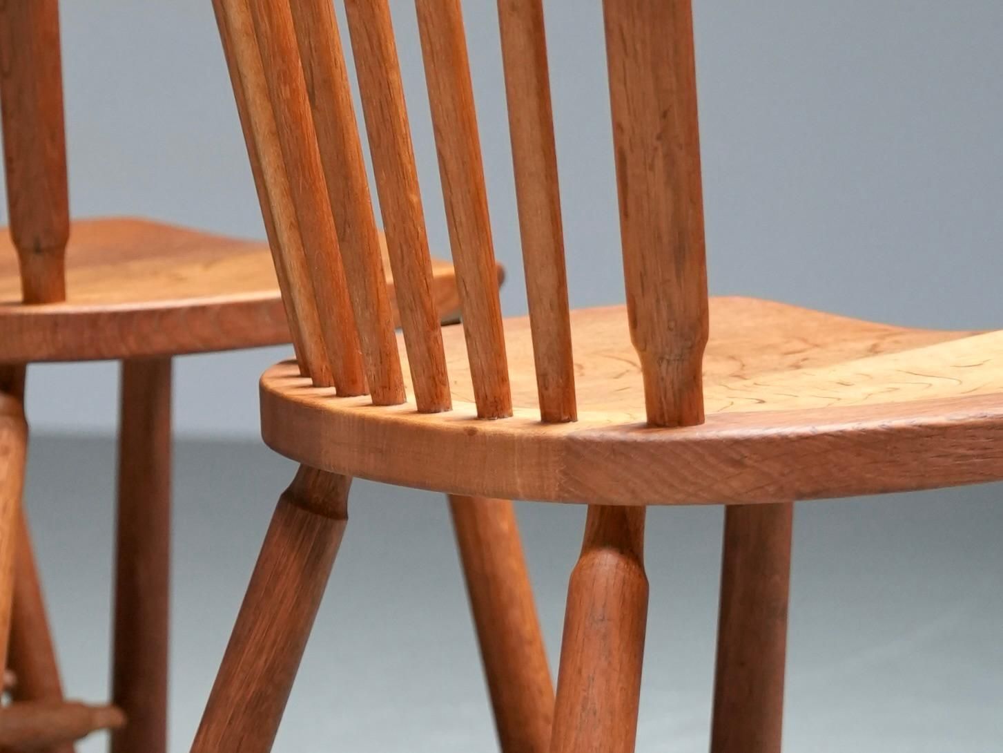 photo vintage Set Van 8 Spijlenrugstoelen In Eiken Van 'De Ster' Gelderland, Jaren 1960
