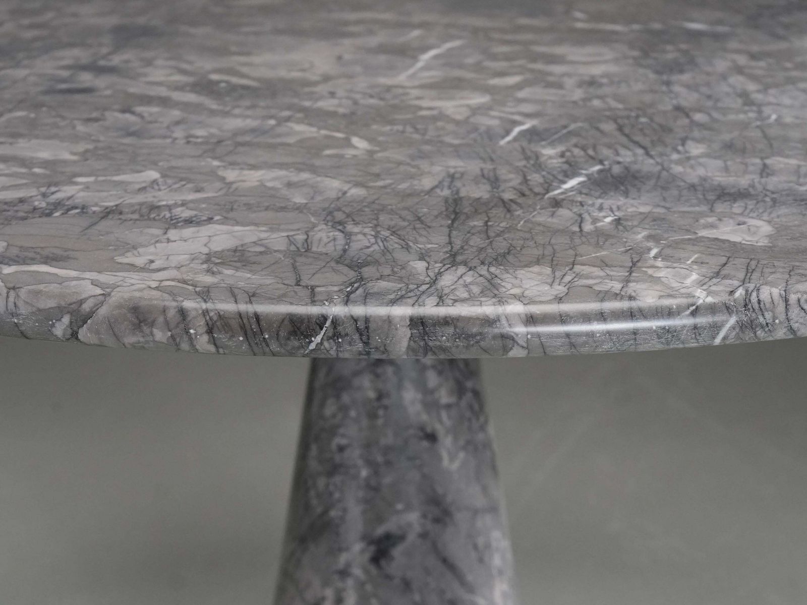 photo vintage A. Mangiarotti M1 Dining Table For Tisettanta Early Production In Marble, 1969