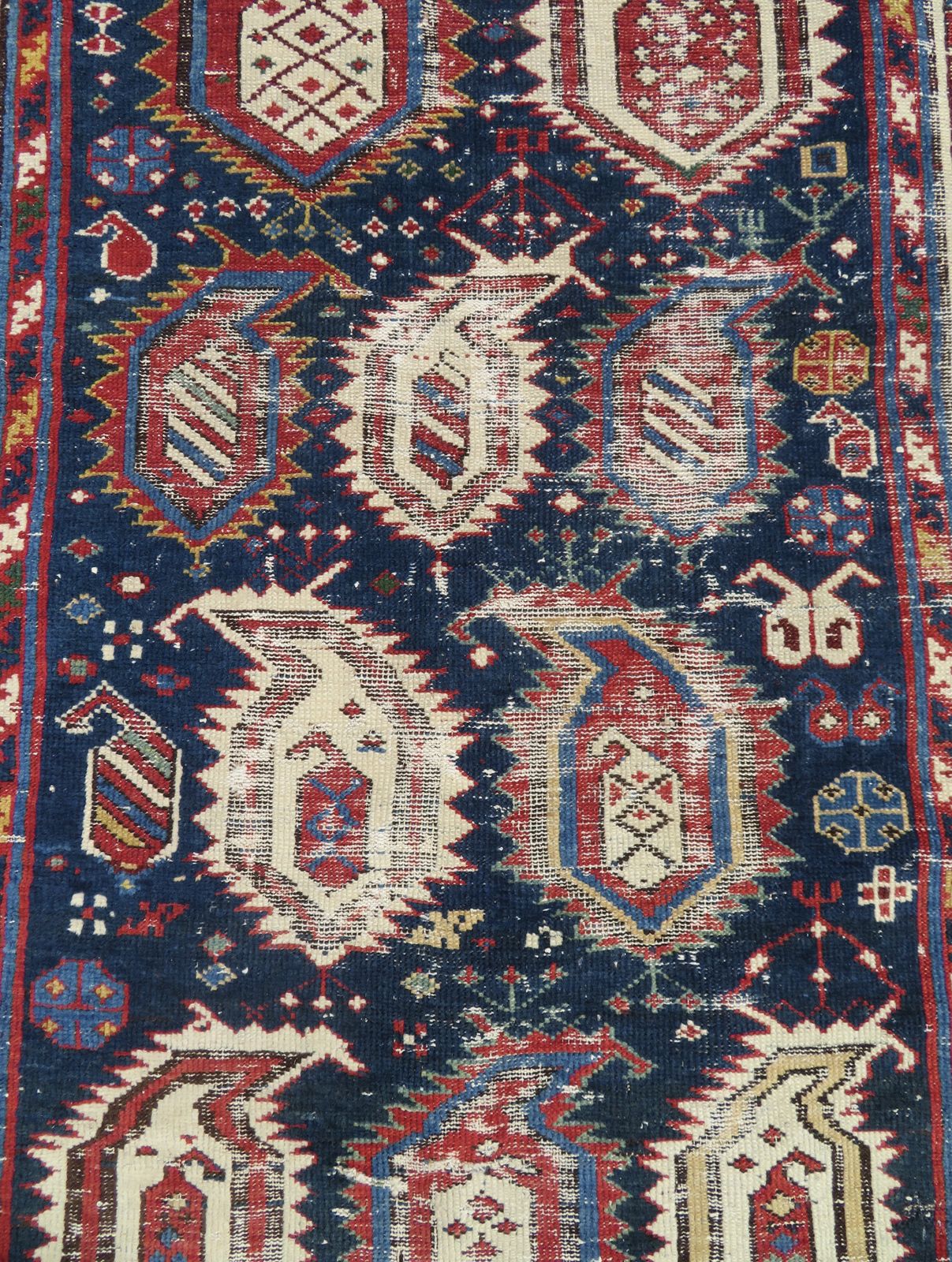 Caucasian Kazak Rug. 209cm X 102cm. photo Textiles