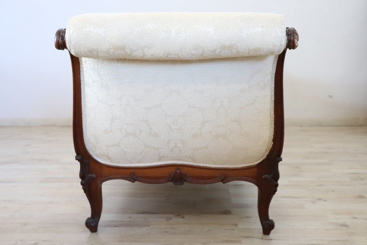 photo furniture Antique Chaise Lounge In Walnut, 1800s