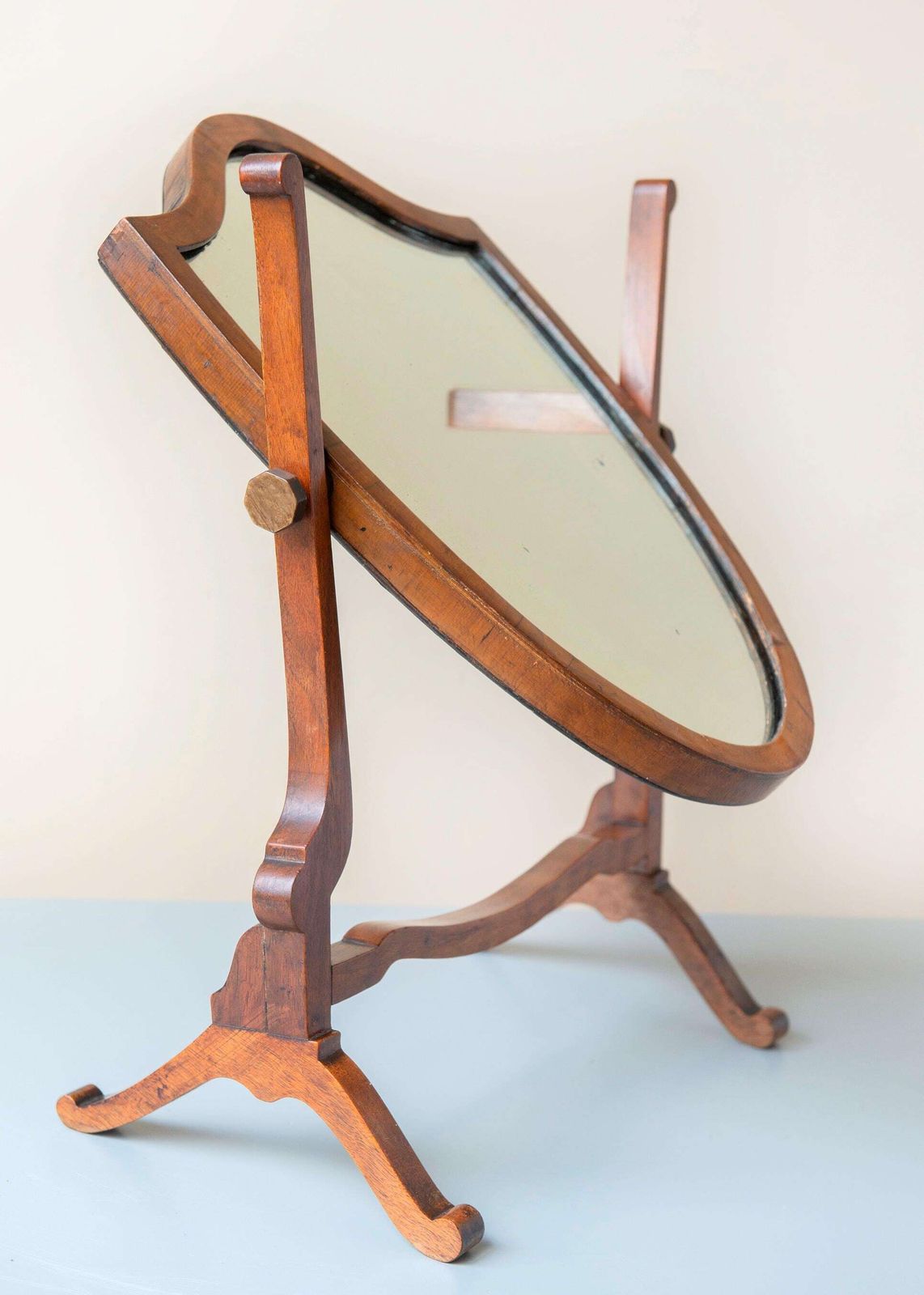 Miroir de table d'époque en forme d'écu, cadre en acajou, miroir de toilette réglable, style édouardien, Angleterre photo Décoration