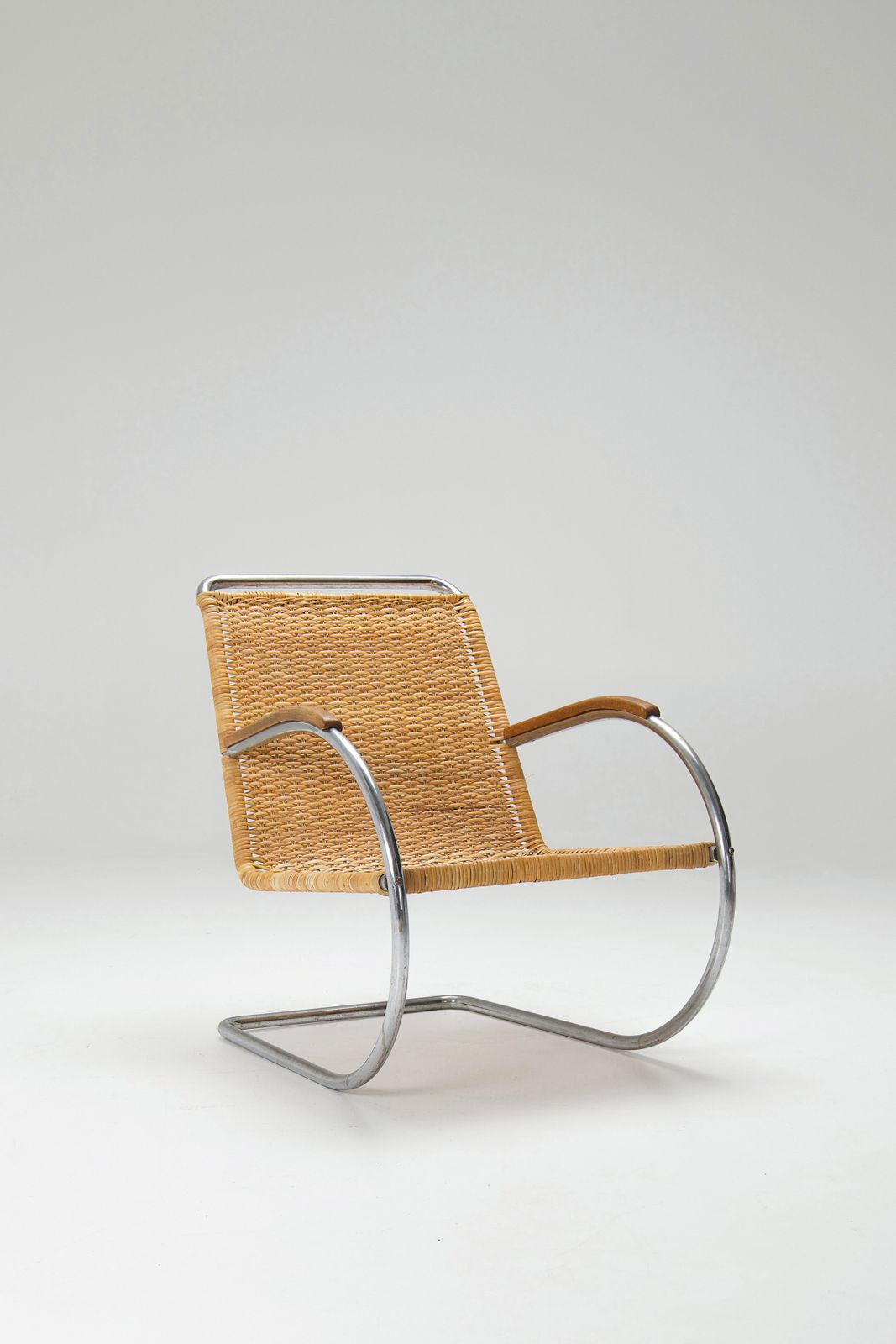photo furniture Tubular Cantilever Lounge Chair   Bas Van Pelt