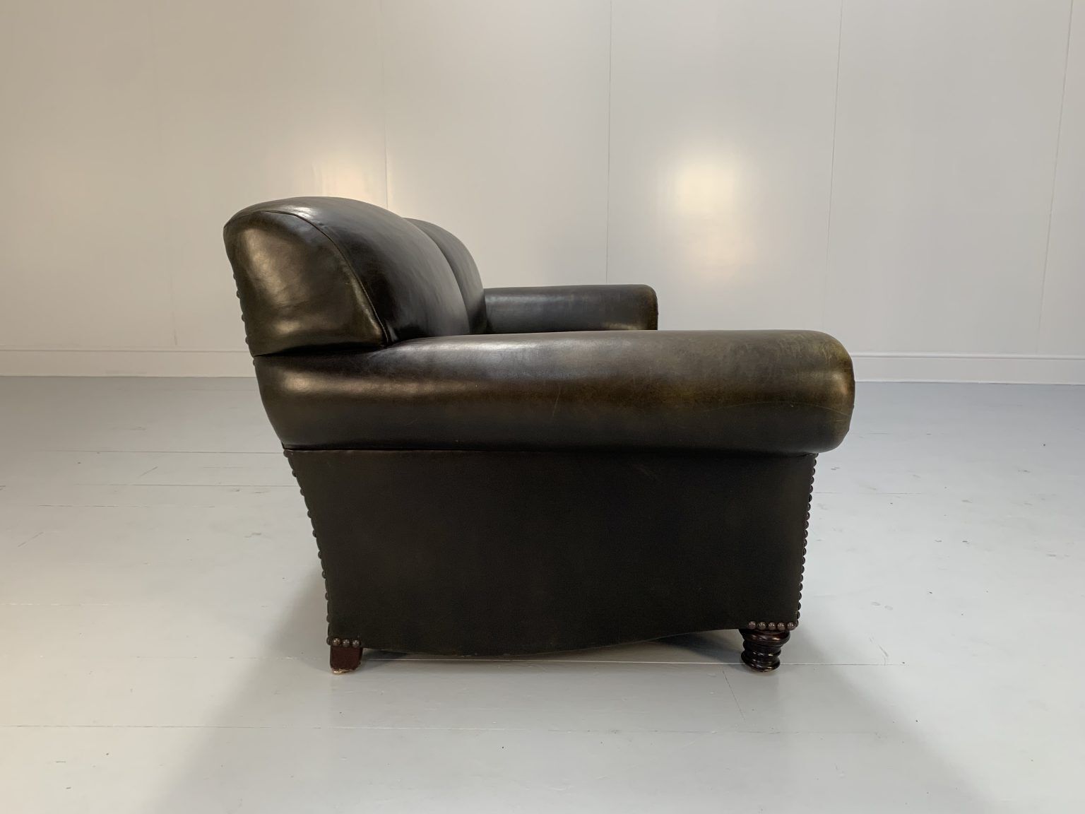 George Smith Signature “Elverdon Arm” Large 2.5 Seat Sofa – In Green Leather photo for sale