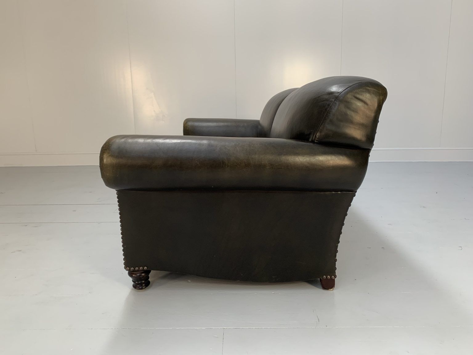 George Smith Signature “Elverdon Arm” Large 2.5 Seat Sofa – In Green Leather photo 5900.0
