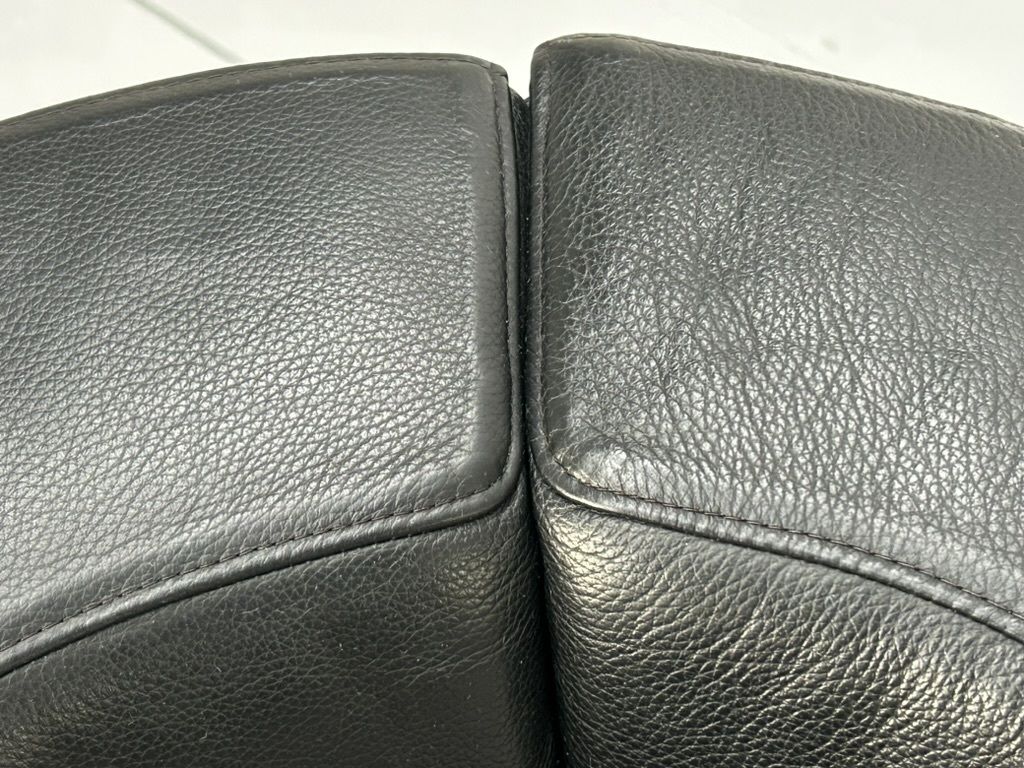 photo vinterior B&B Italia “Tulip” Armchair – In Black “Gamma” Leather