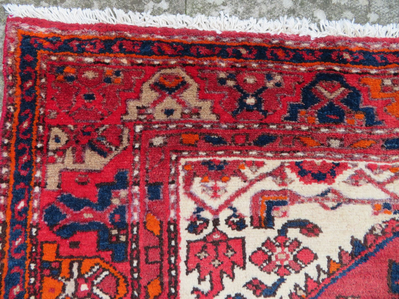 Malayer Rug. 212cm X 132cm., 1960s photo vintage