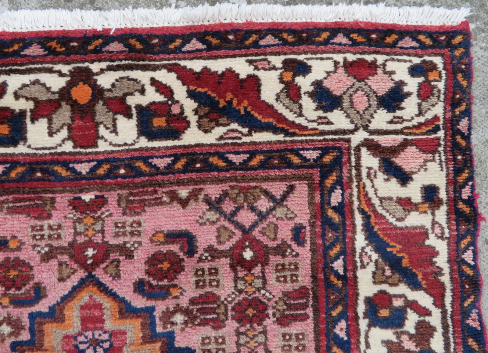 photo furniture Sanjan Hamadan Rug. 195cm X 97cm.