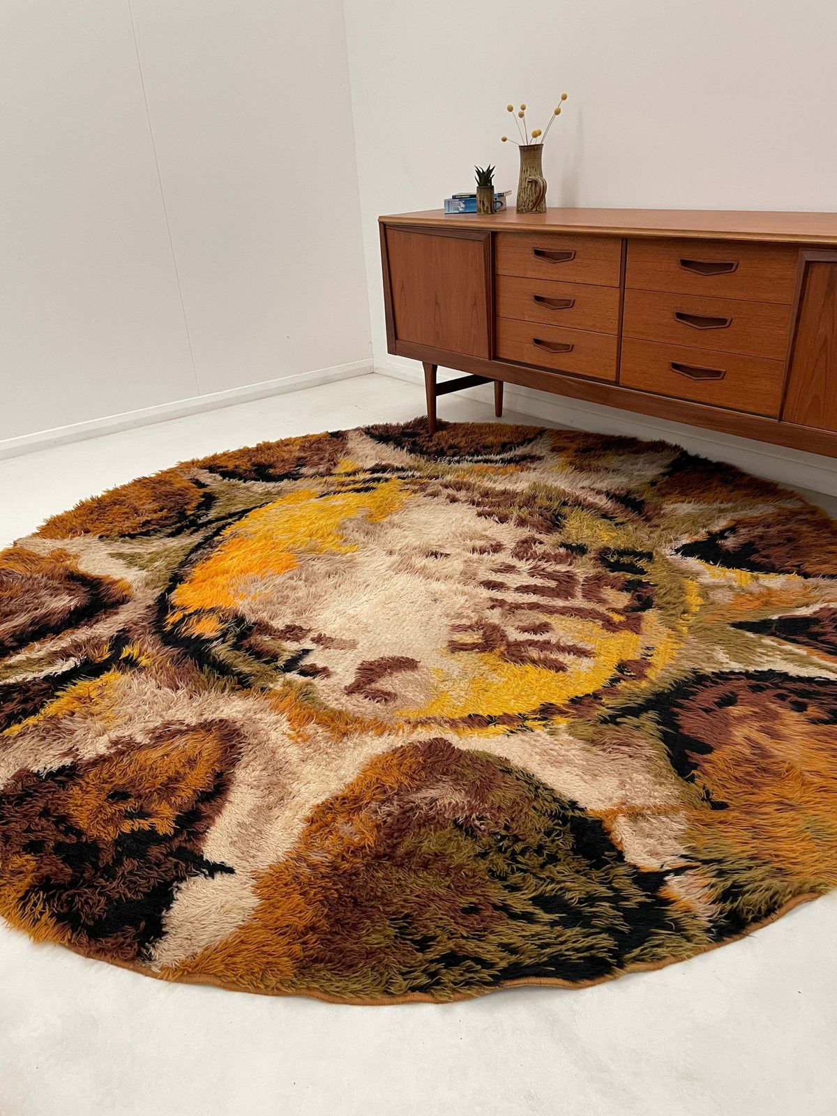 1970s Round Shaggy Rya Rug In Brown Cream Mustard