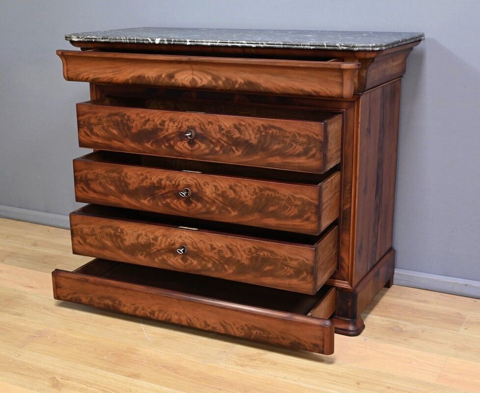 photo vinterior Mahogany Chest Of Drawers, Louis Philippe Style – Late 19th Century