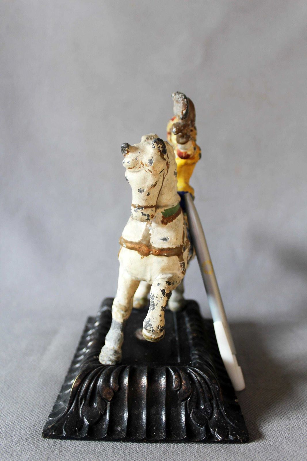 photo furniture Groot En Zwaar Sculptuur Van Een Valkenier Te Paard, Dame, Koud Geschilderd, Mogelijk Brons (Niet Magnetisch), Ruiterstandbeeld, Paard, Vogel