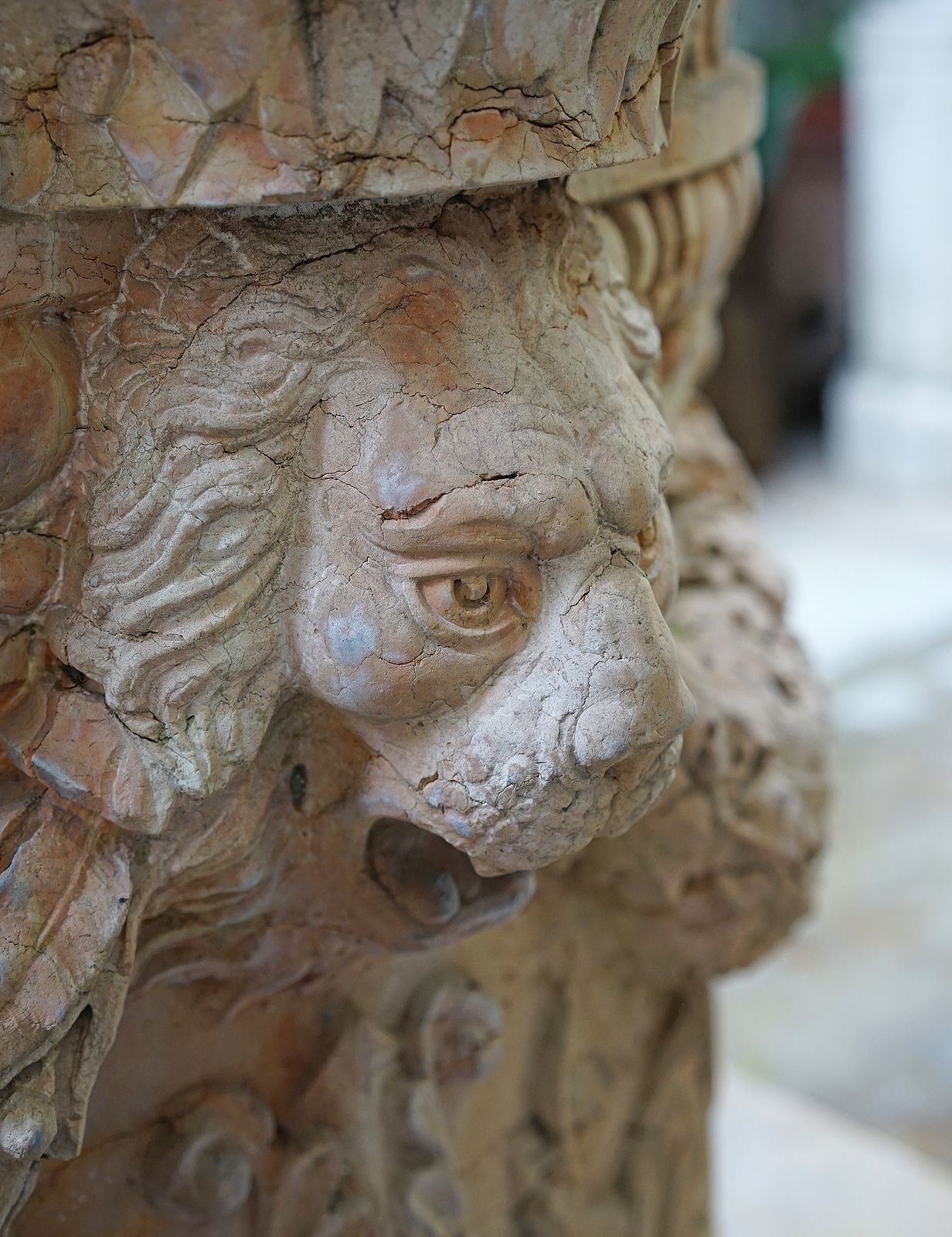 XVII Century Renaissance Venetian Rosso Verona Marble Wellhead/Cistern With Wrought Iron Top Pulley Over Octagonal Base, Italy photo buy