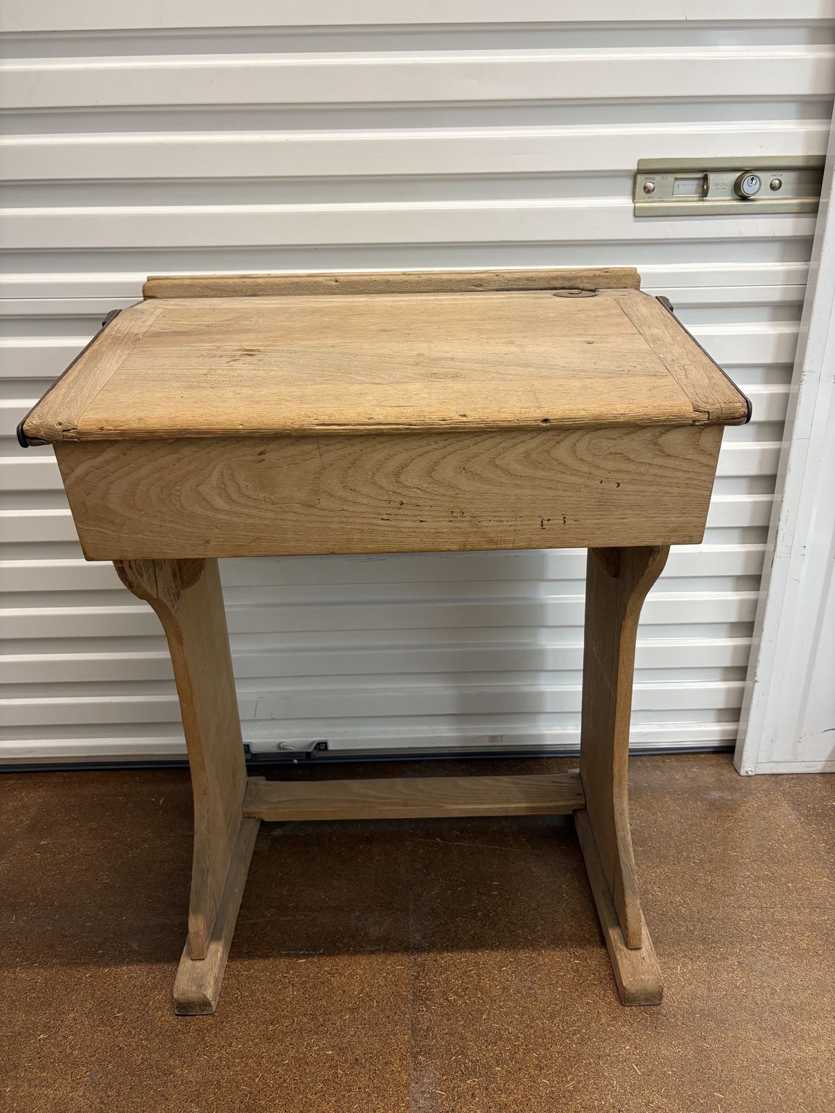 The Bennet Furnishing Co. (1862 1938) Antique Child's School Desk W/ Lift Up Lid And Inkwell photo 200.0