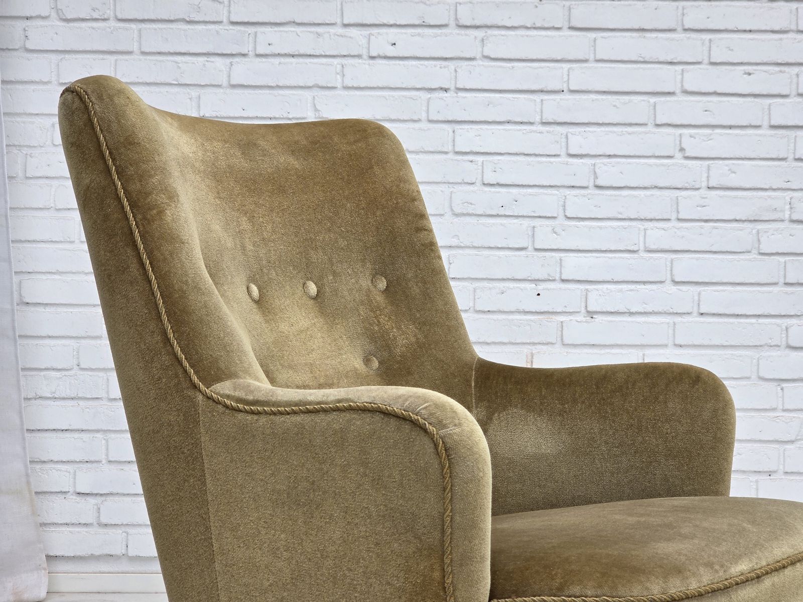 Jaren 1970, Deense Fauteuil Met Hoge Rug, Lichtgroen Meubelvelours. photo for sale