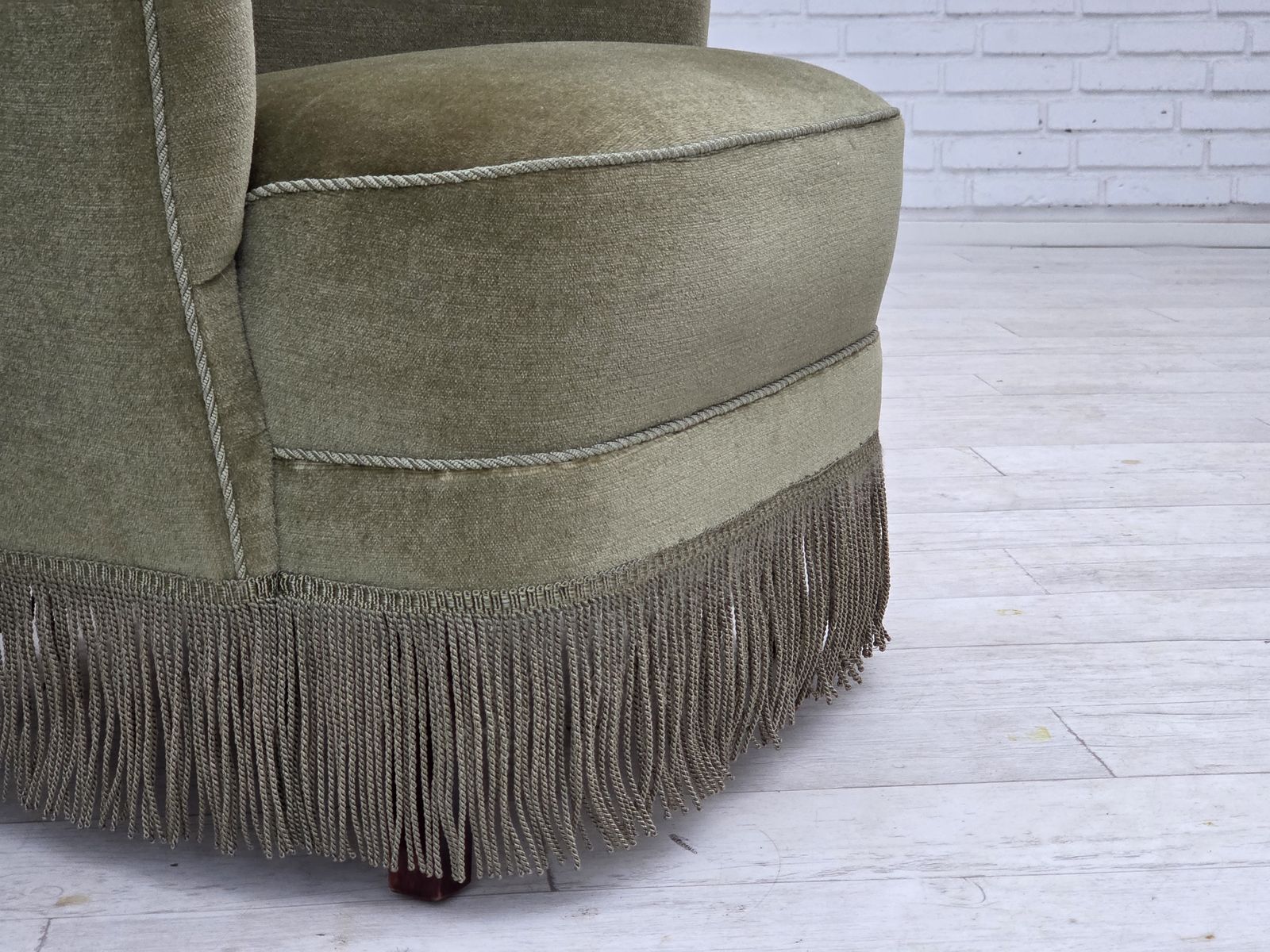photo vintage 1970s, Danish Highback Armchair, Green Furniture Velour.