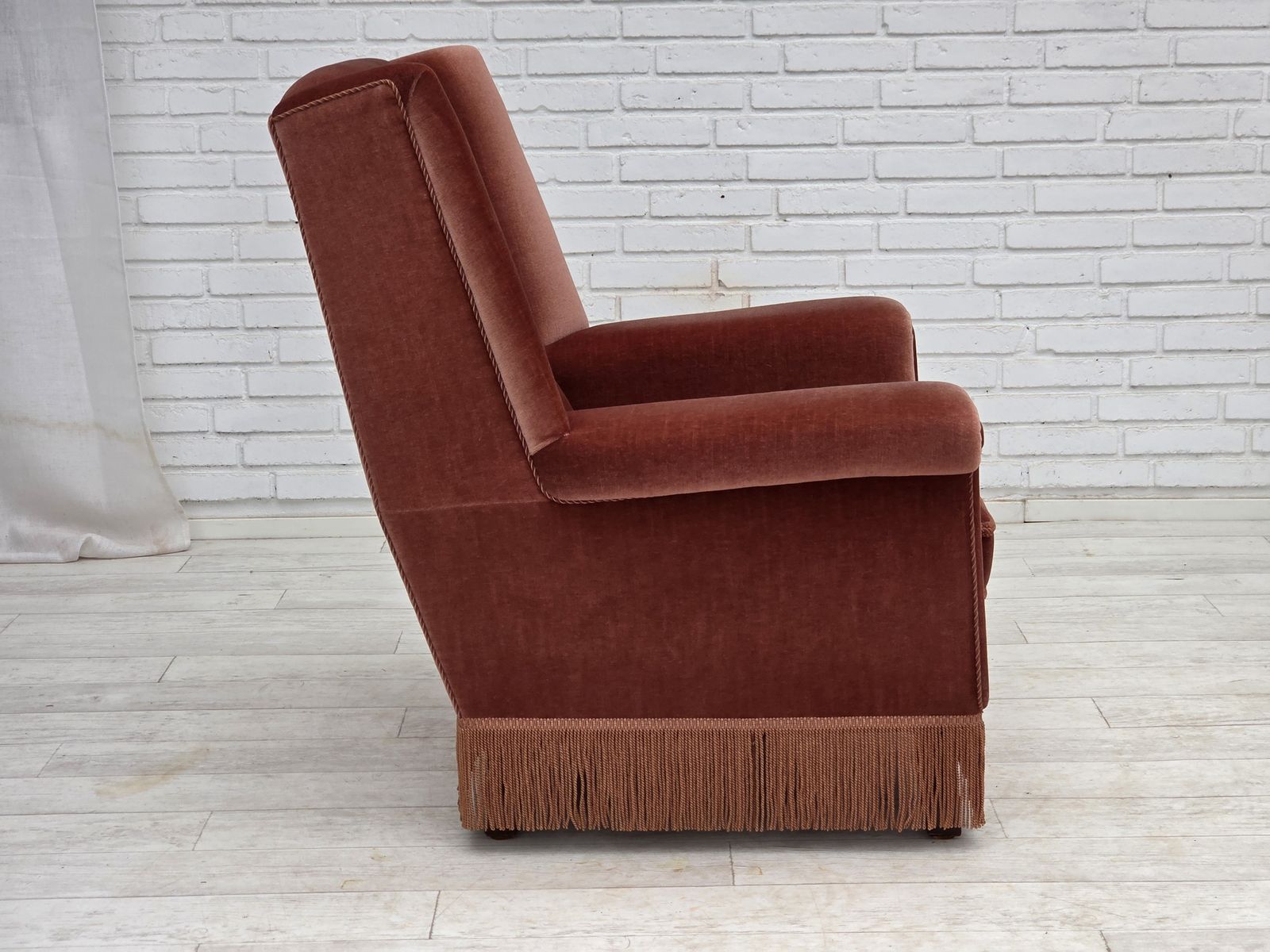 photo vintage 1970s, Danish Highback Armchair, Salmon Pink Furniture Velour, Beech Wood.