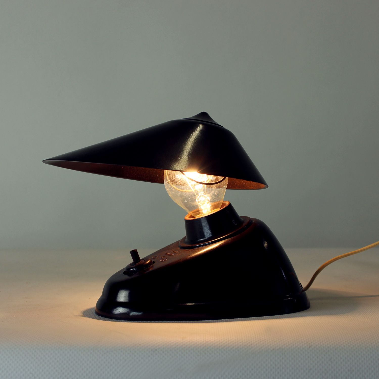 Brown Bakelite Lamp By Bauhaus Team For Esc Zukov, 1930s photo vinterior