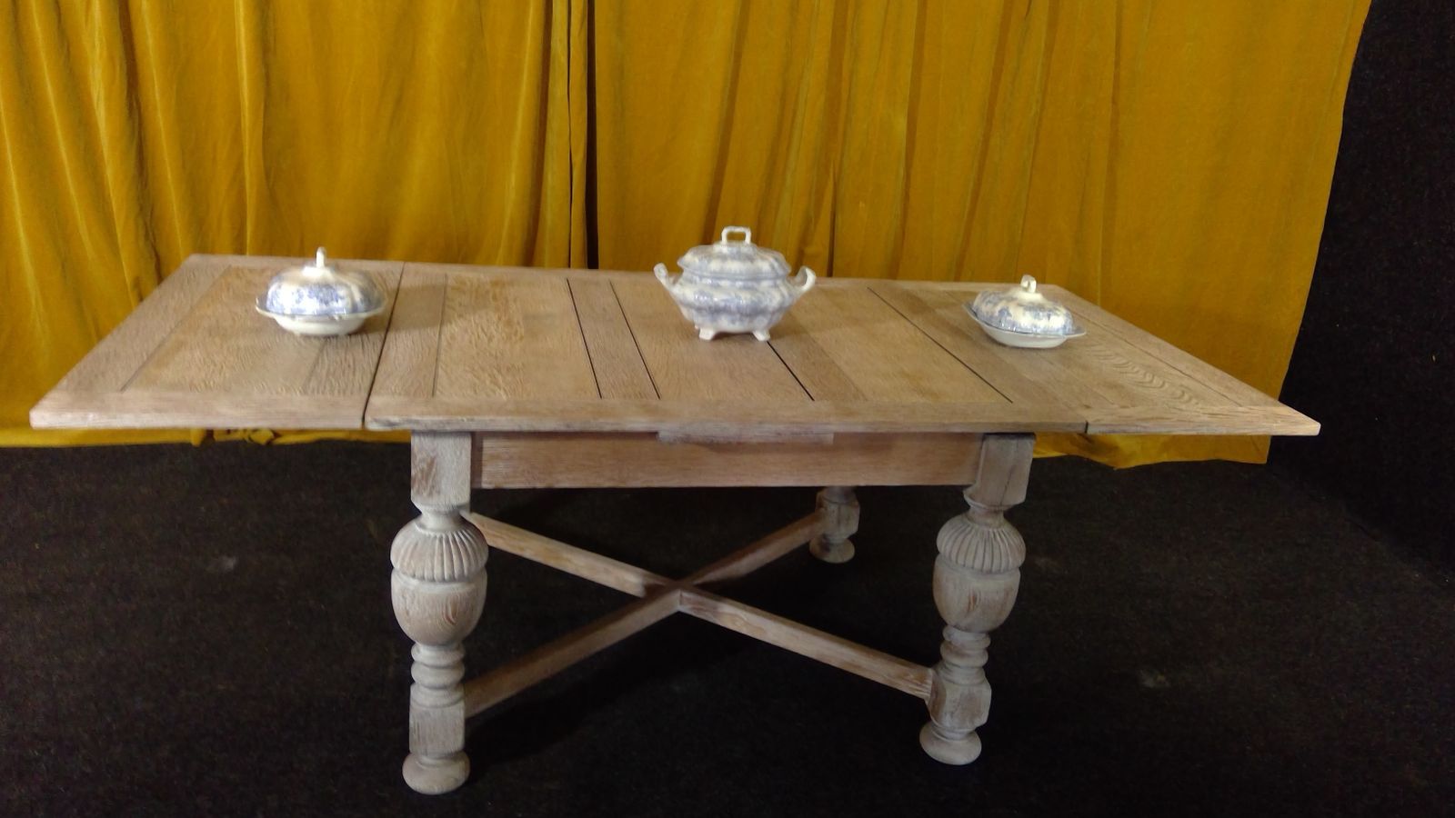 A Large  Limed  Scrubbed Oak (Cerused)jacobean Style Refectory Draw Leaf Table Of Robust Construction photo vintage