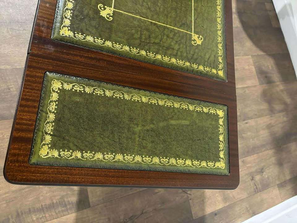 photo furniture Vintage Mahogany Drop Leaf Coffee Table