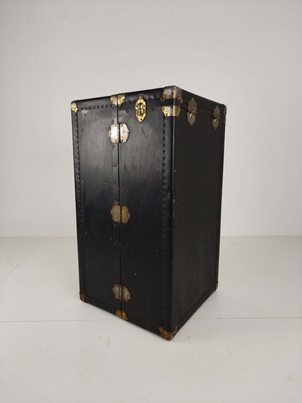 Antique 1924 Belber Black Leather Steamer Trunk   Large Travel Wardrobe photo 1130.0