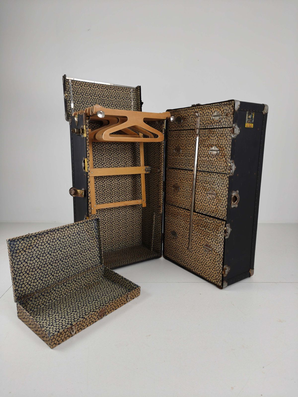 Antique 1924 Belber Black Leather Steamer Trunk   Large Travel Wardrobe photo buy