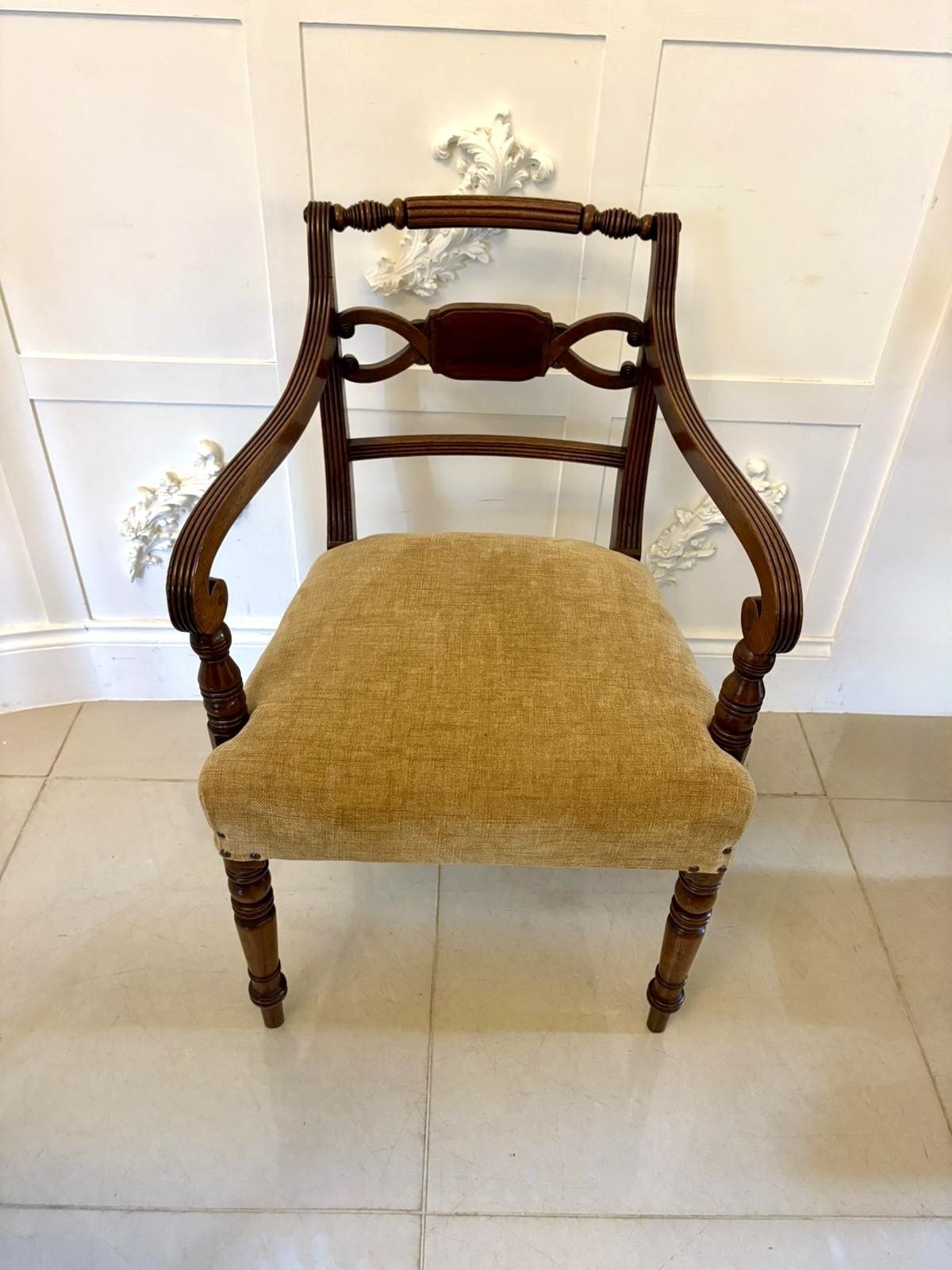 photo vinterior Fine Pair Of Antique 19th Century Quality Mahogany Carver Chairs