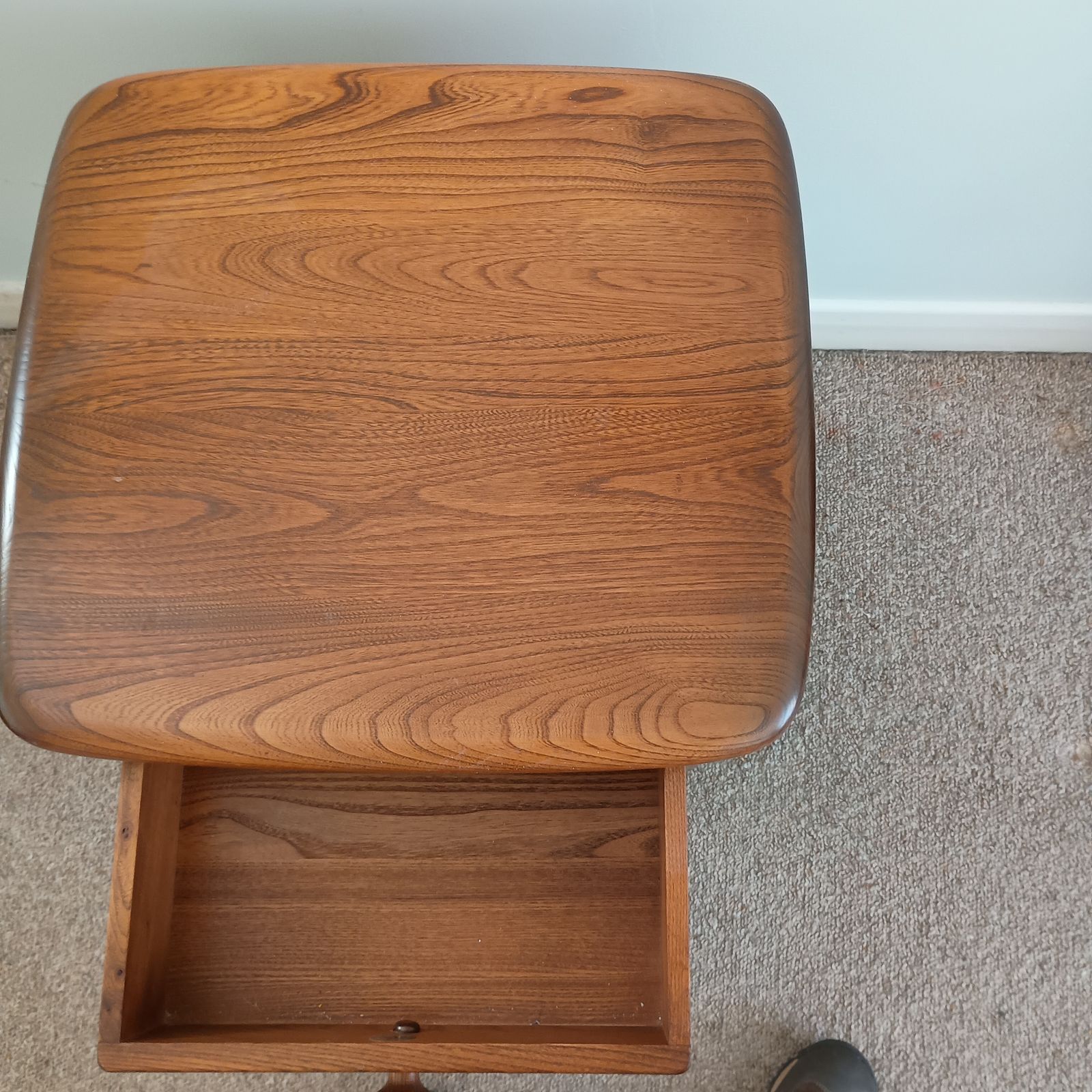 Ercol Old Colonial In Golden Dawn Lamp Or Bedside Table photo Furniture