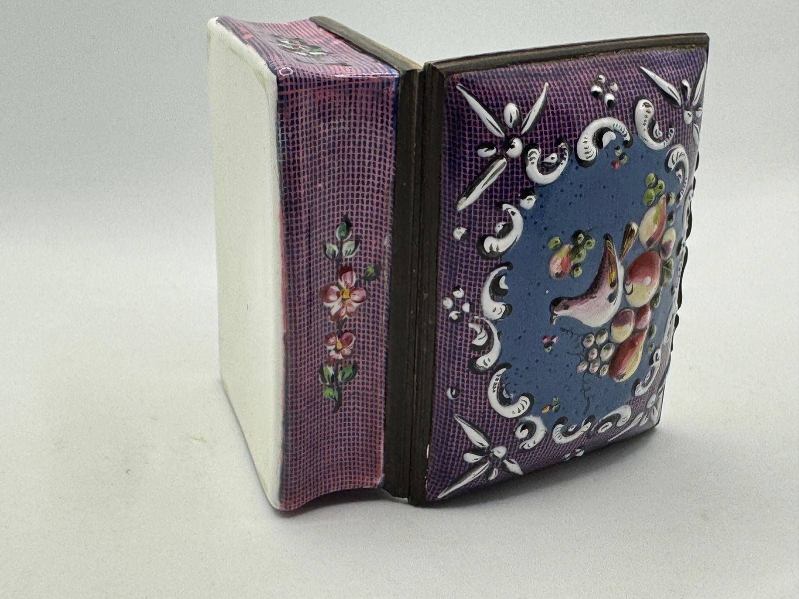 photo buy 18th Century Bilston Enamel Rectangular Patch / Snuff Box Circa 1775