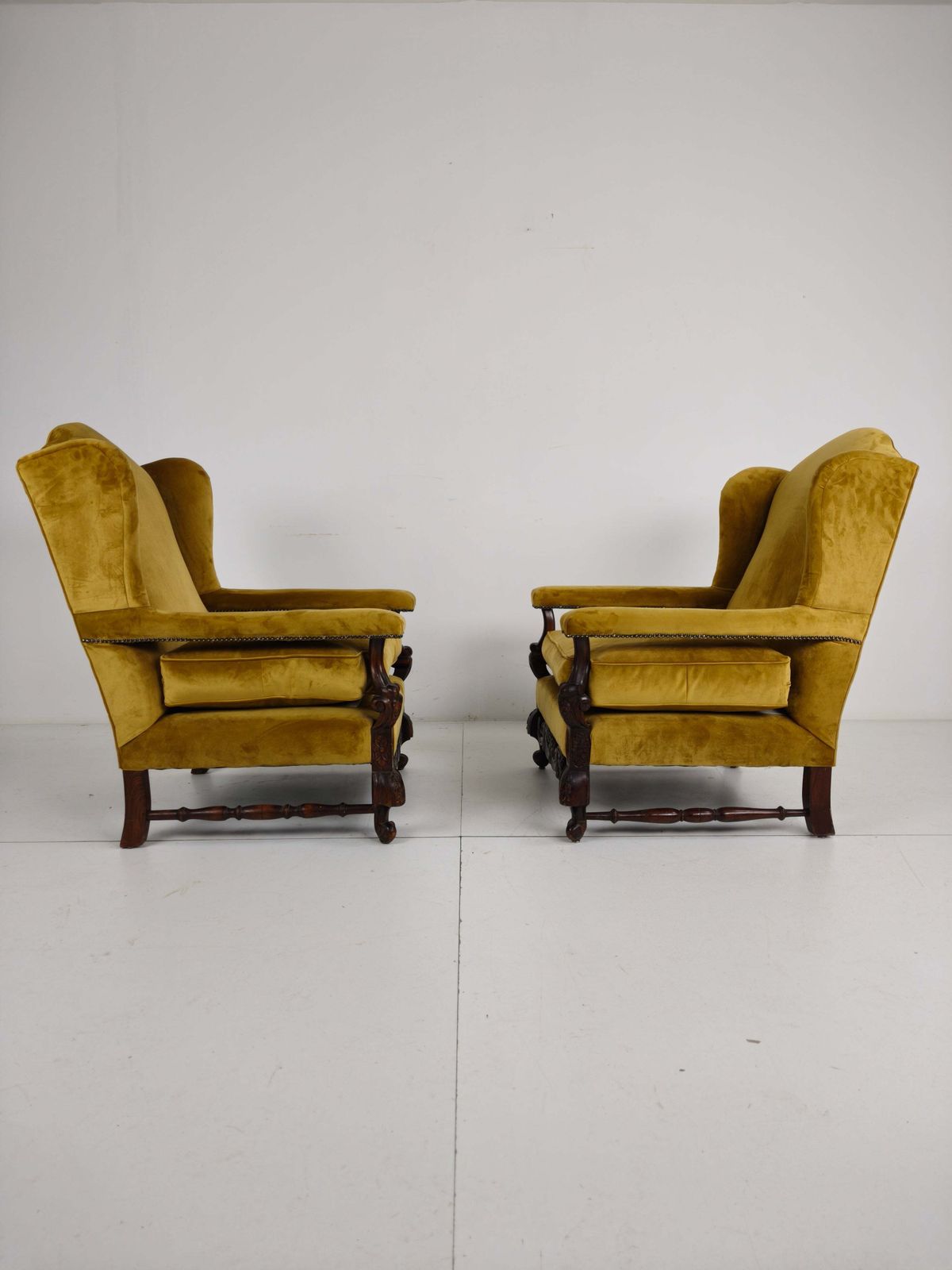 Pair Of 19th Century Carved Walnut Armchairs – Floral Motifs – Velvet Upholstery photo vinterior