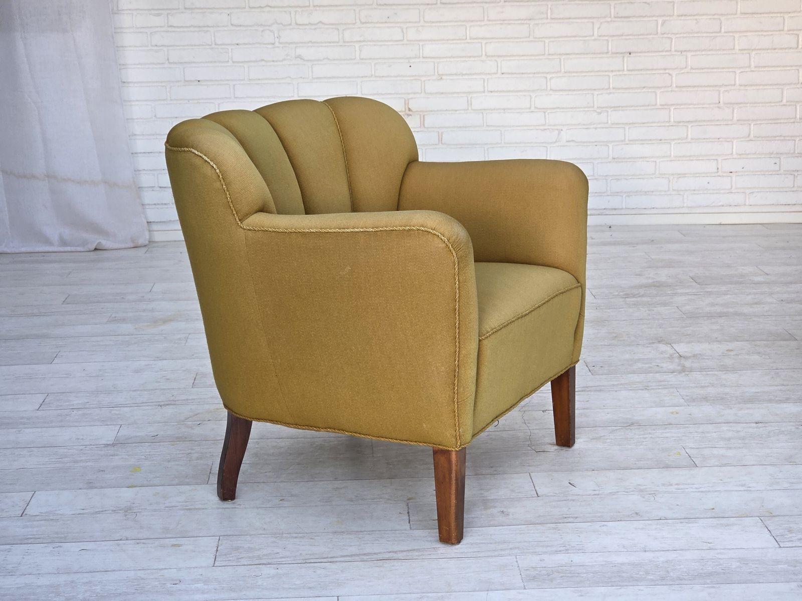 photo for sale Ca. Jaren 1960, Paar Deense Fauteuils, Groen Meubelwol, Essenhout Poten.