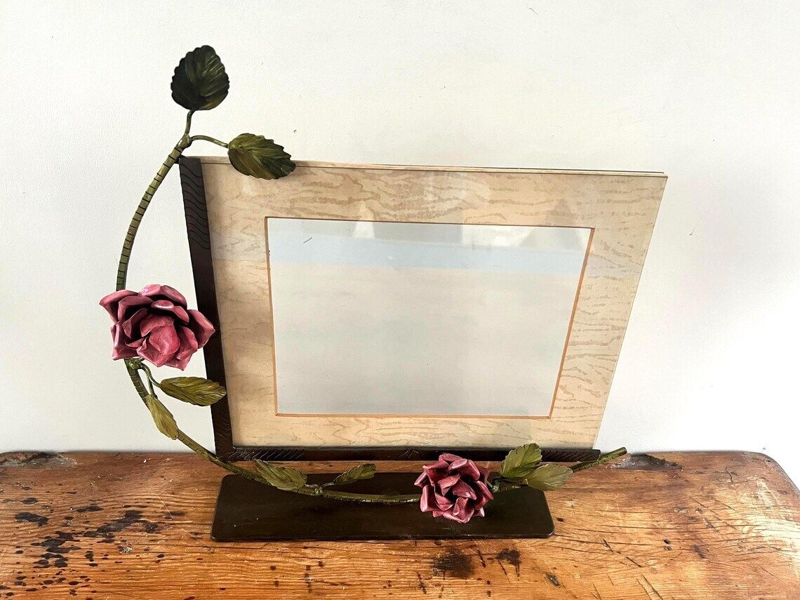 Home Decor Rare Art Nouveau Style Picture Frame  Bronze Patina Rose And Vine Metal Photo Frame European Antique Iron Floral Stand Frame photo