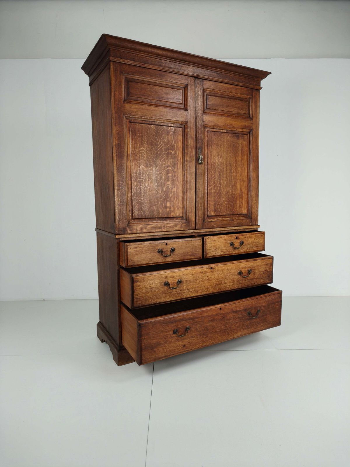 Antique Howard & Son’s Berners Street Linen Press – Light Oak, 19th Century