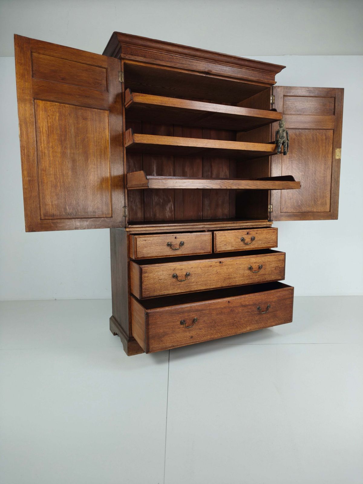 Antique Howard & Son’s Berners Street Linen Press – Light Oak, 19th Century photo Furniture